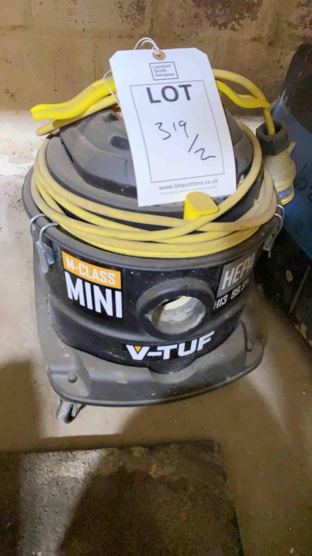v-tuff mclass mini and generic shop vacuum 110v - Image 2 of 8