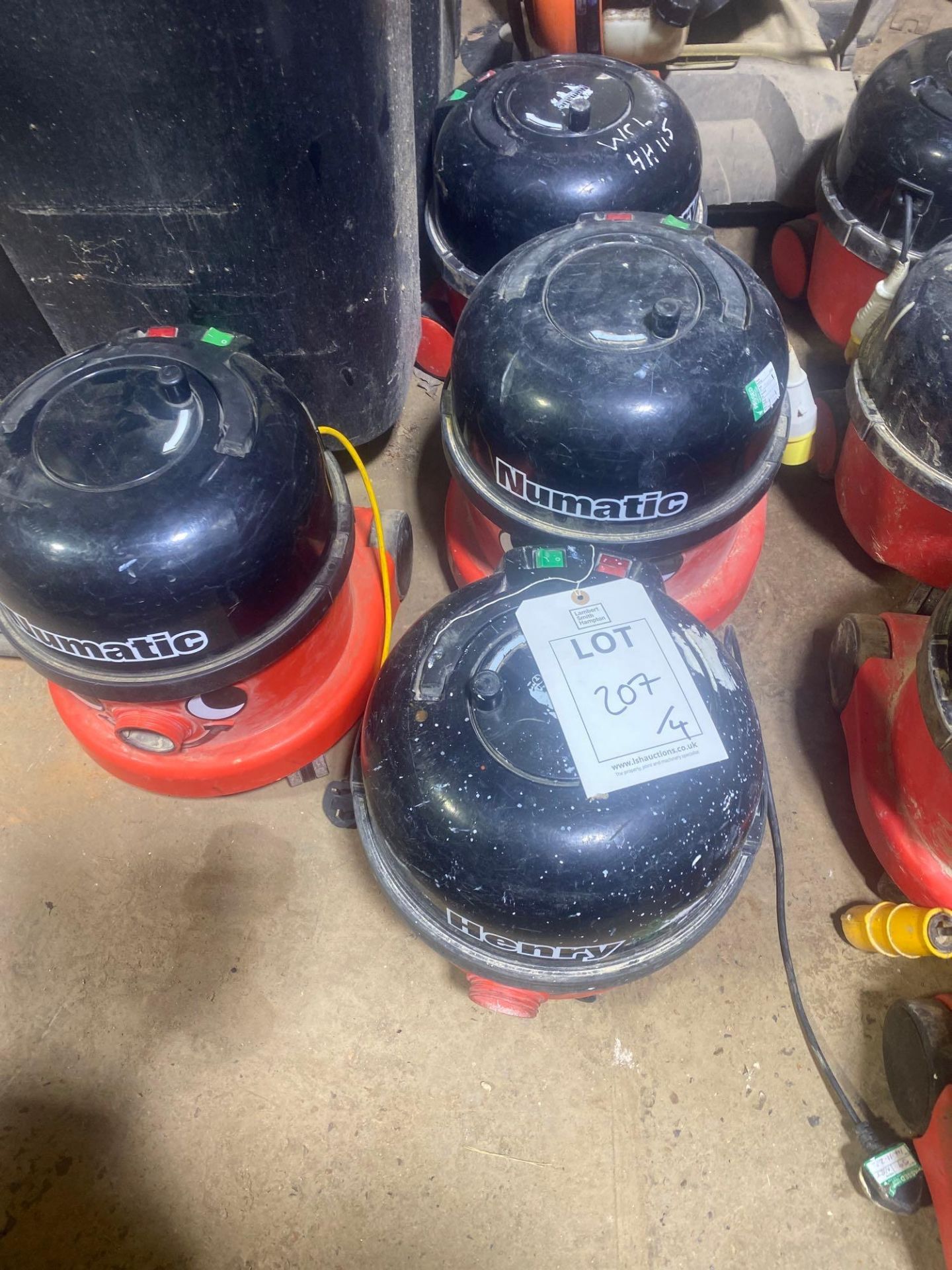 4x Henry vacuum cleaner 2x 110v & 2x 240