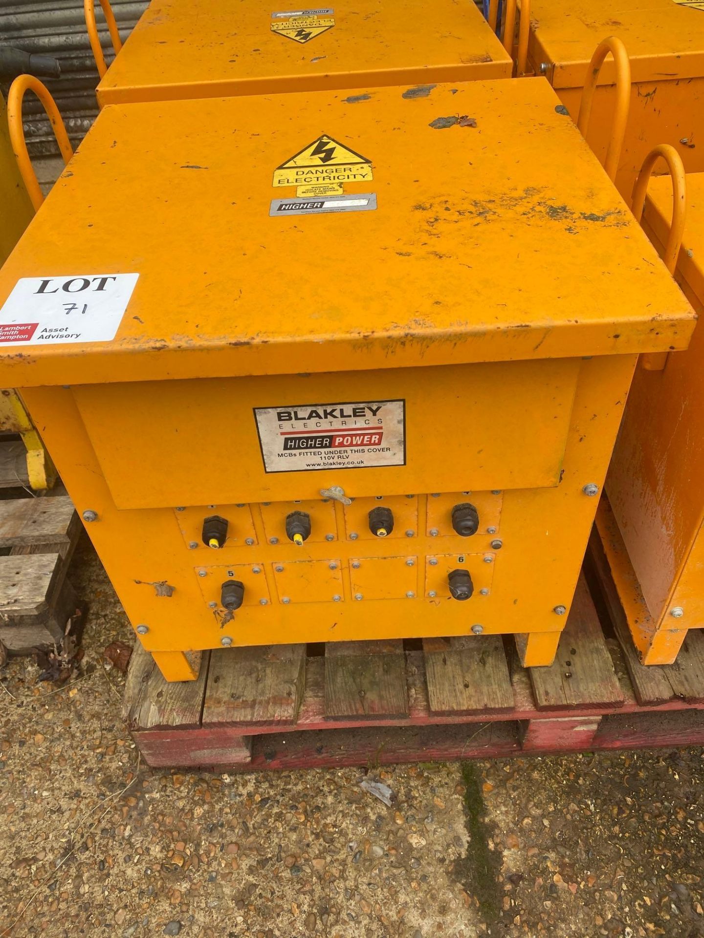 Blakley electrics 10kva site transformer with hard wired outlets, 400v supply (3 phase) - Image 2 of 2