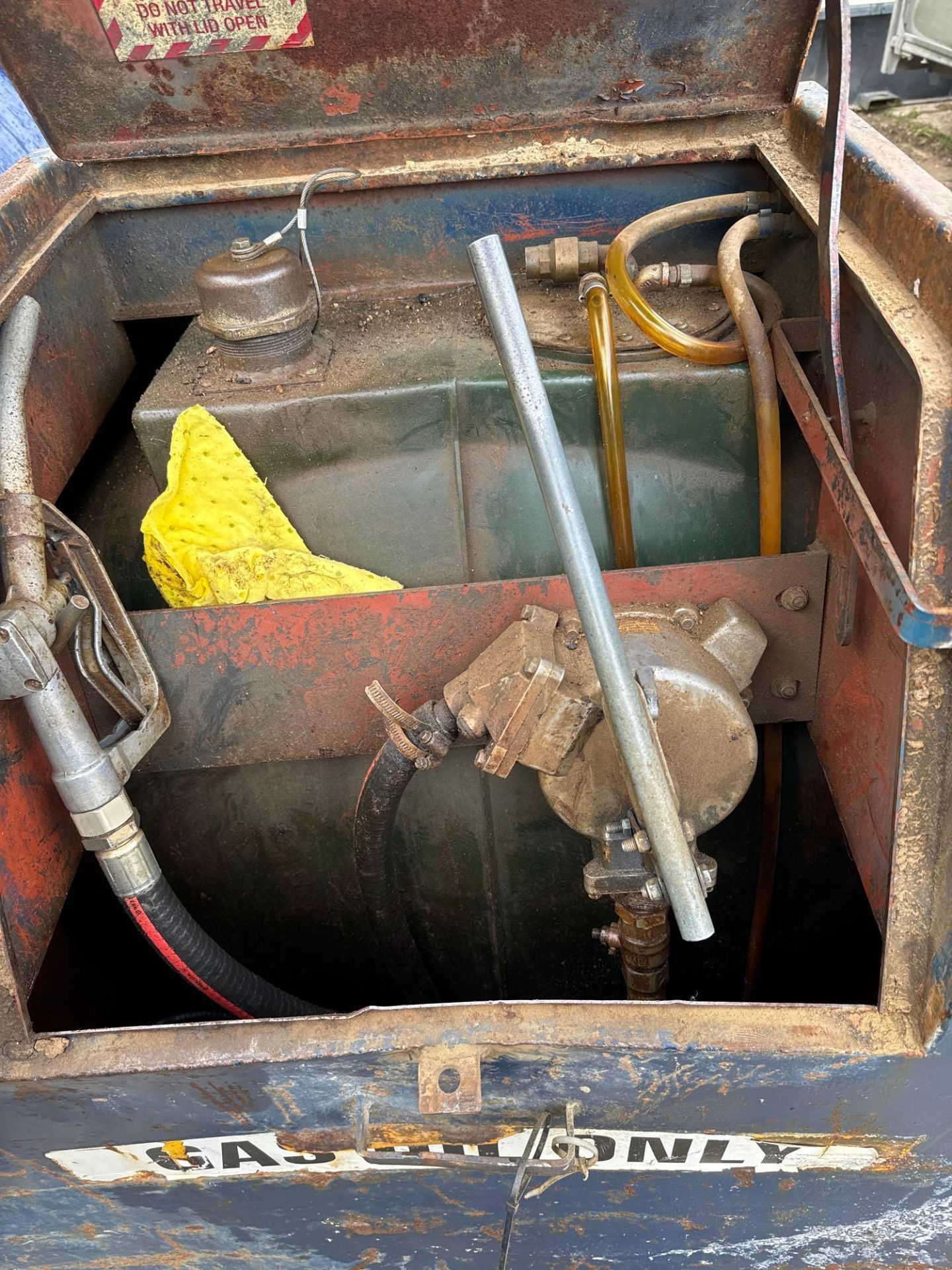 Fuel Safe 300 litre bunded fuel tank with manual hand pump dispenser WCL No FLT06 - Image 4 of 6