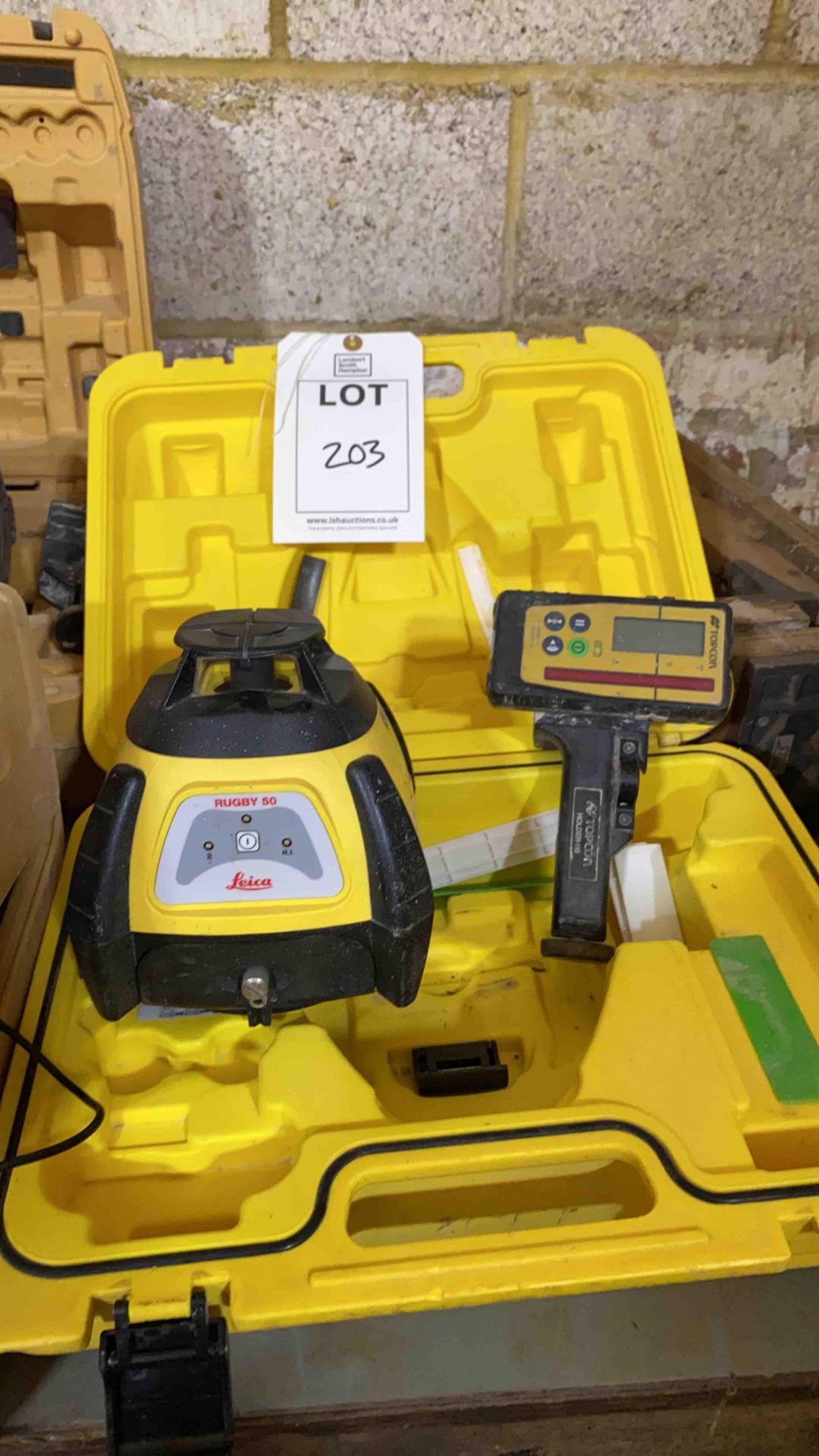 Leica rugby 50 laser level complete with topcon handheld control - Image 3 of 3