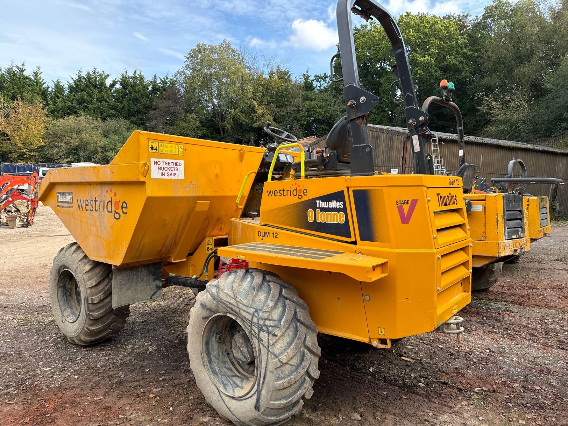 Thwaites TH9TFTPS 9 tonne front tip, torque converter powershuttle dumper type - Image 2 of 11