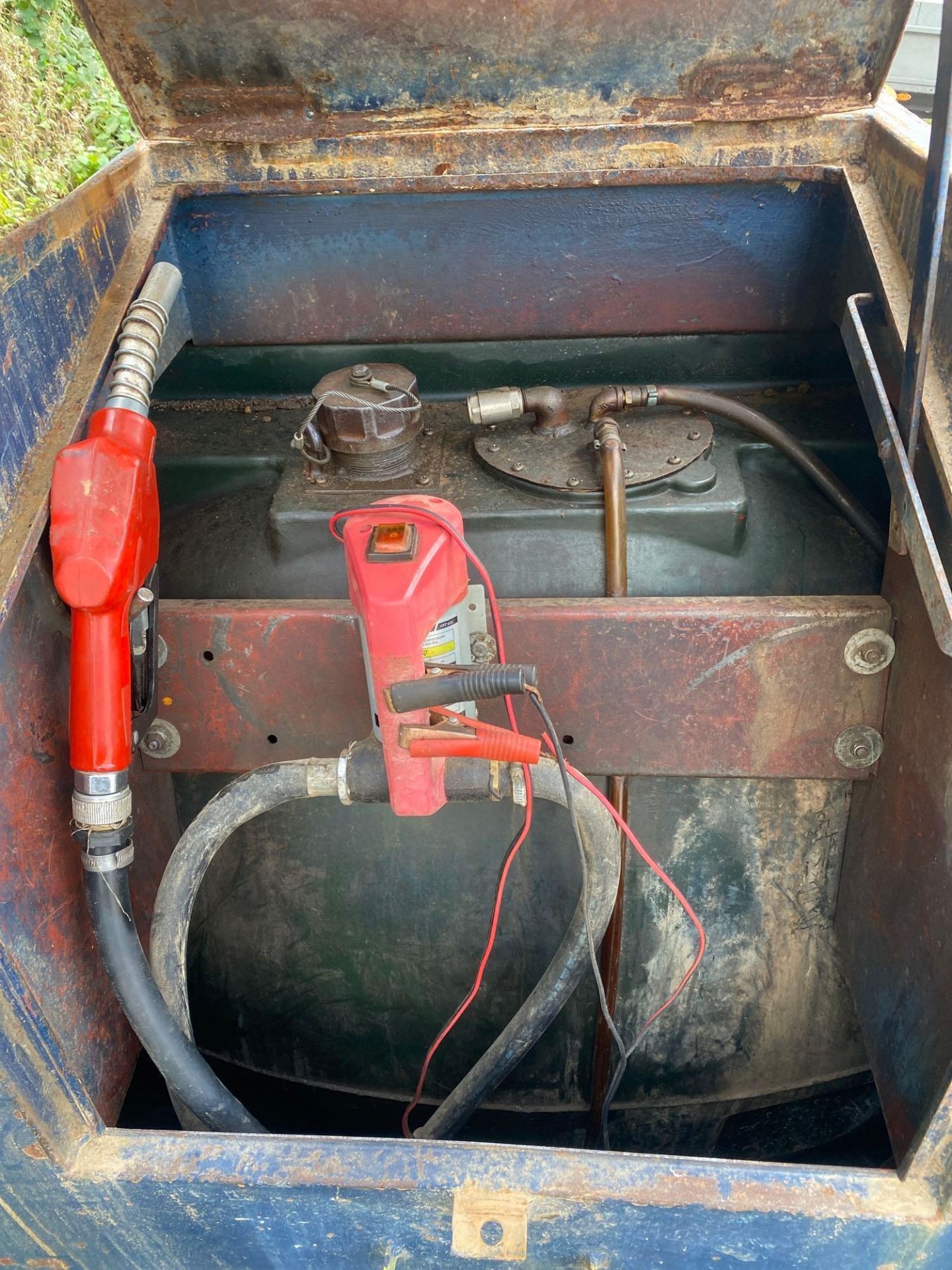Fuel safe 500 bunded fuel tank with 12v battery operated dispensing unit, capacity approximately - Image 4 of 5