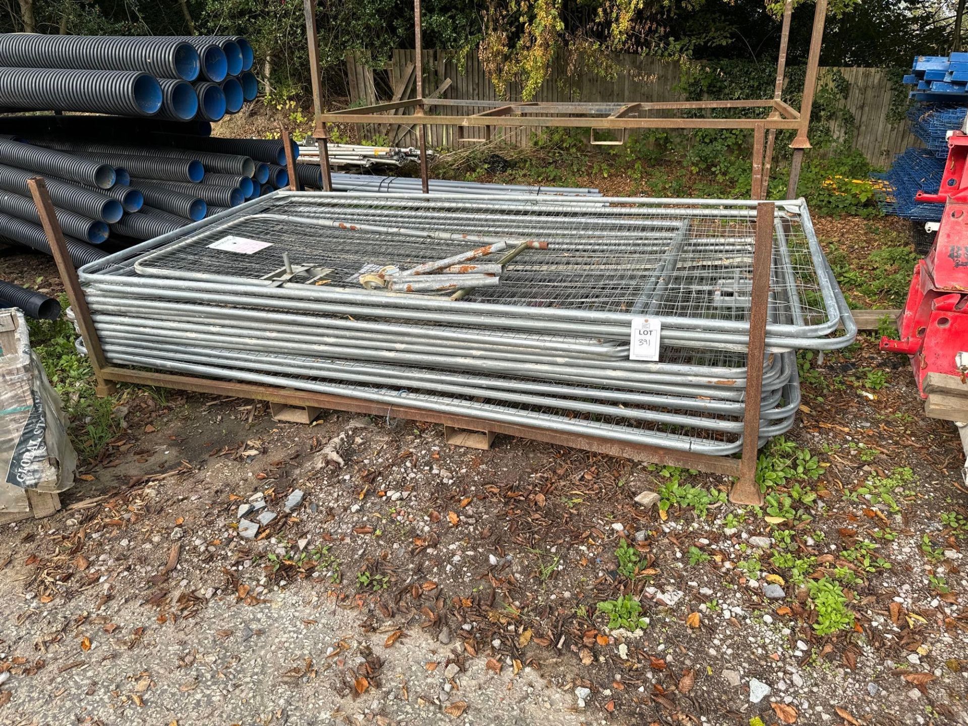 Approx 14 Harris fencing panels, access gate, transport stillage and 20 feet