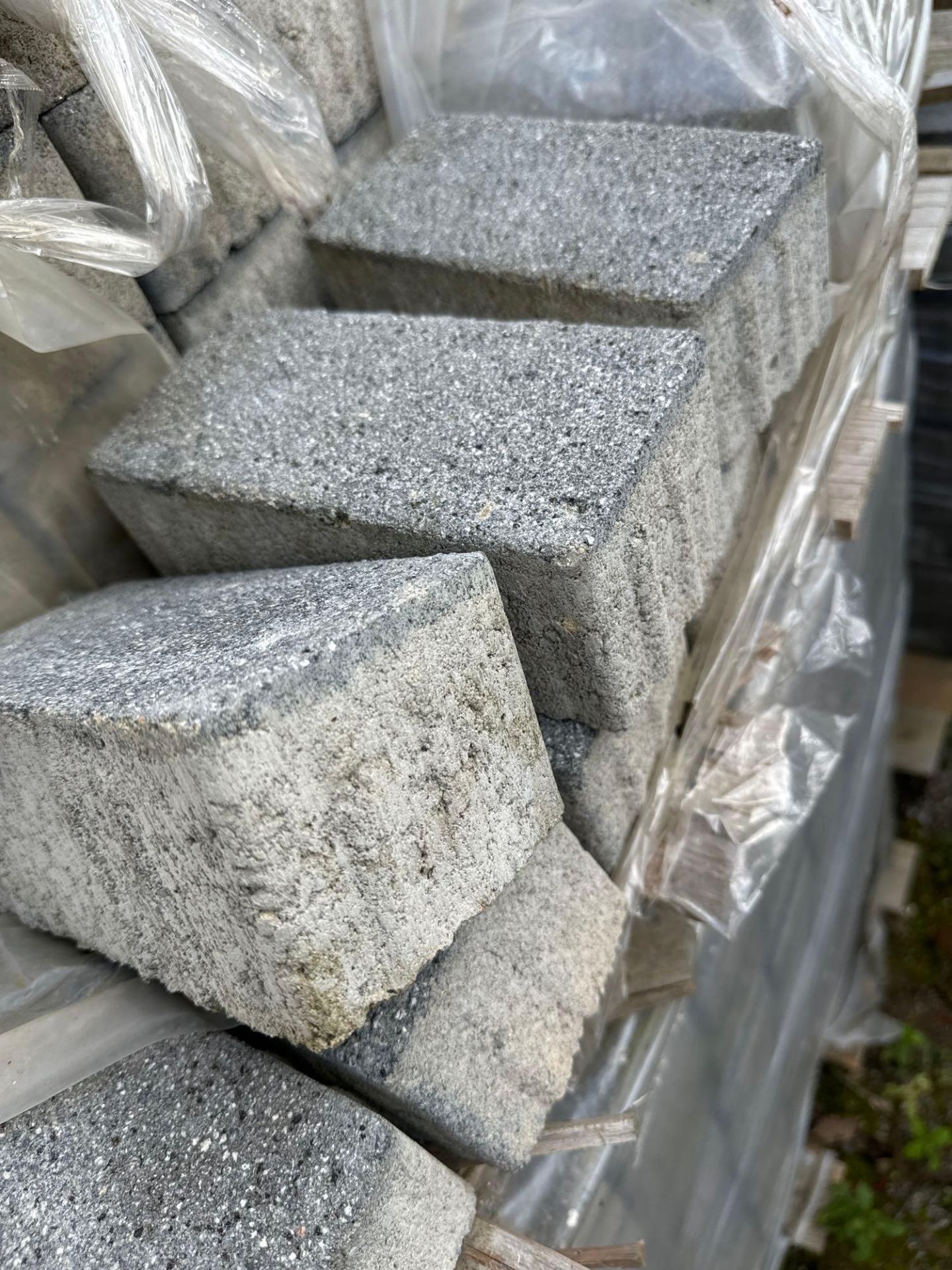 6 pallets of Tobermore Hydropave permeable paving bricks