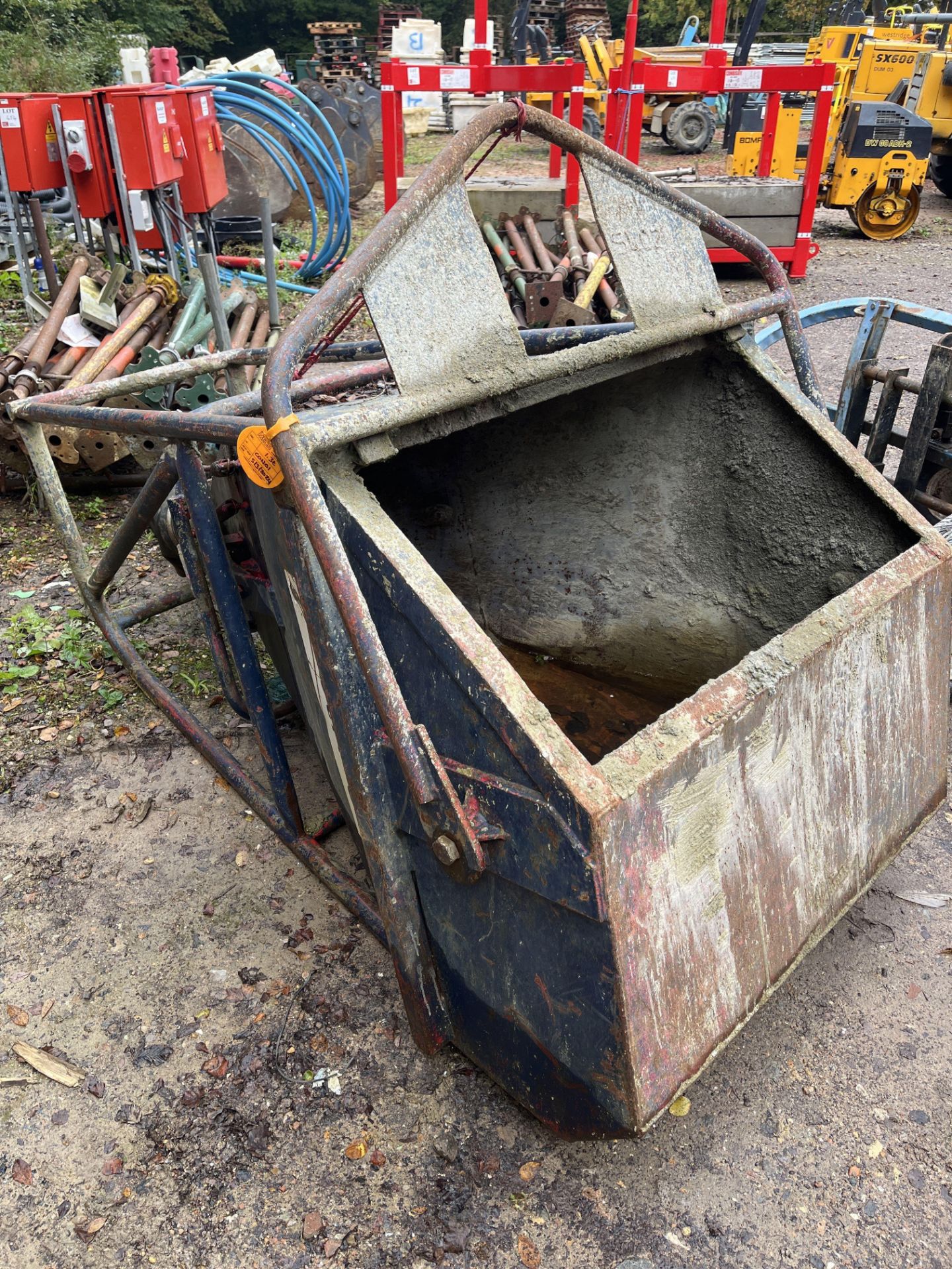 Concrete skip 500 litres LOLER until 3/2024