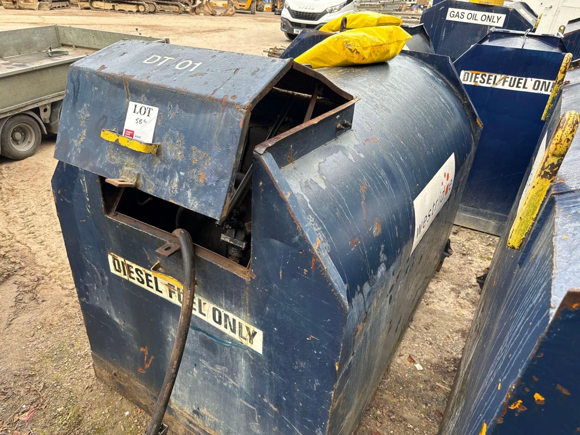 Fuel Safe 300 litre bunded fuel tank with manual hand pump dispenser WCL No DT01 - Image 3 of 6