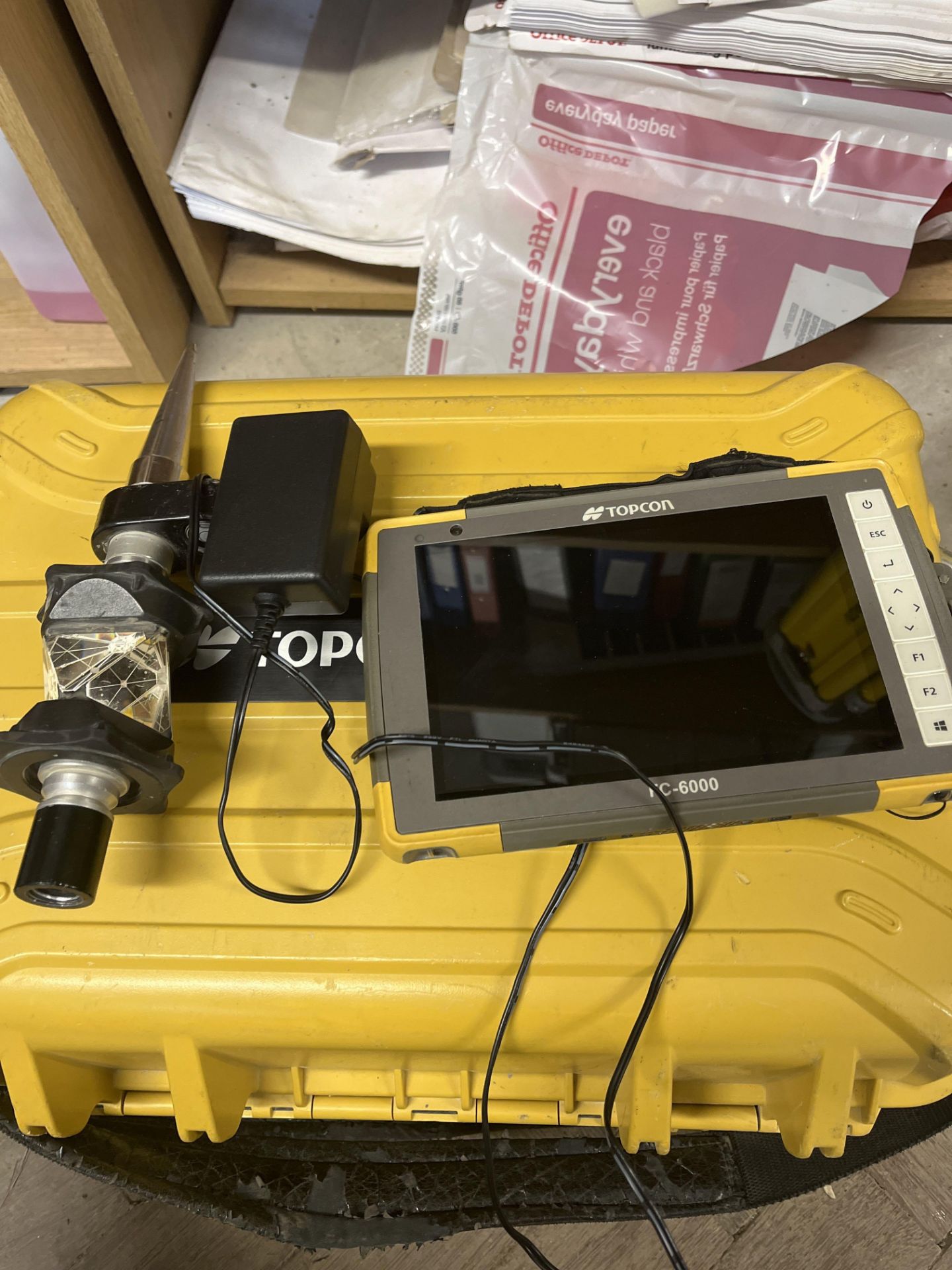 Topcon GT series laser level xq001326   complete with 2x batteries, charger. Peli case and tripod - Image 3 of 4