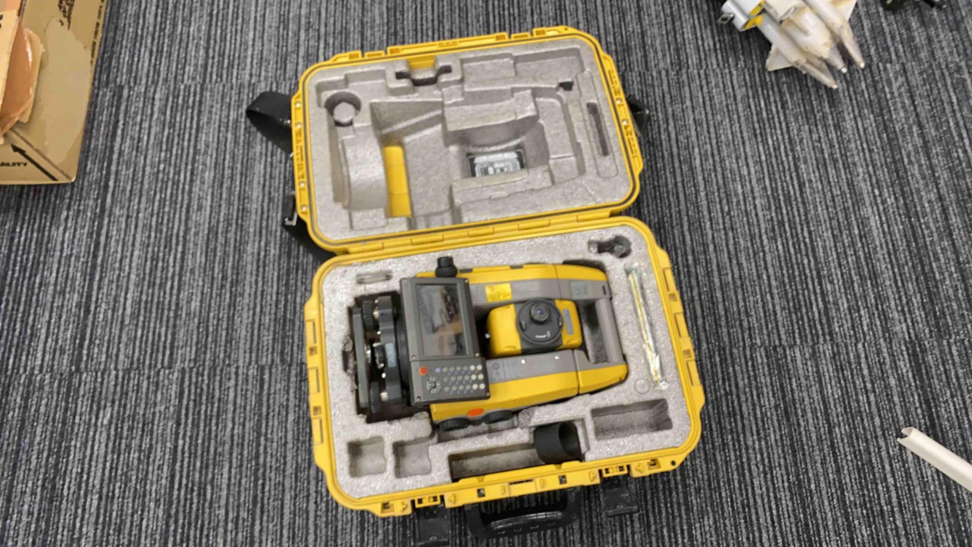 Topcon GT Series XQ001135 robotic total station laser imaging surveying equipment with 3inch - Image 5 of 6