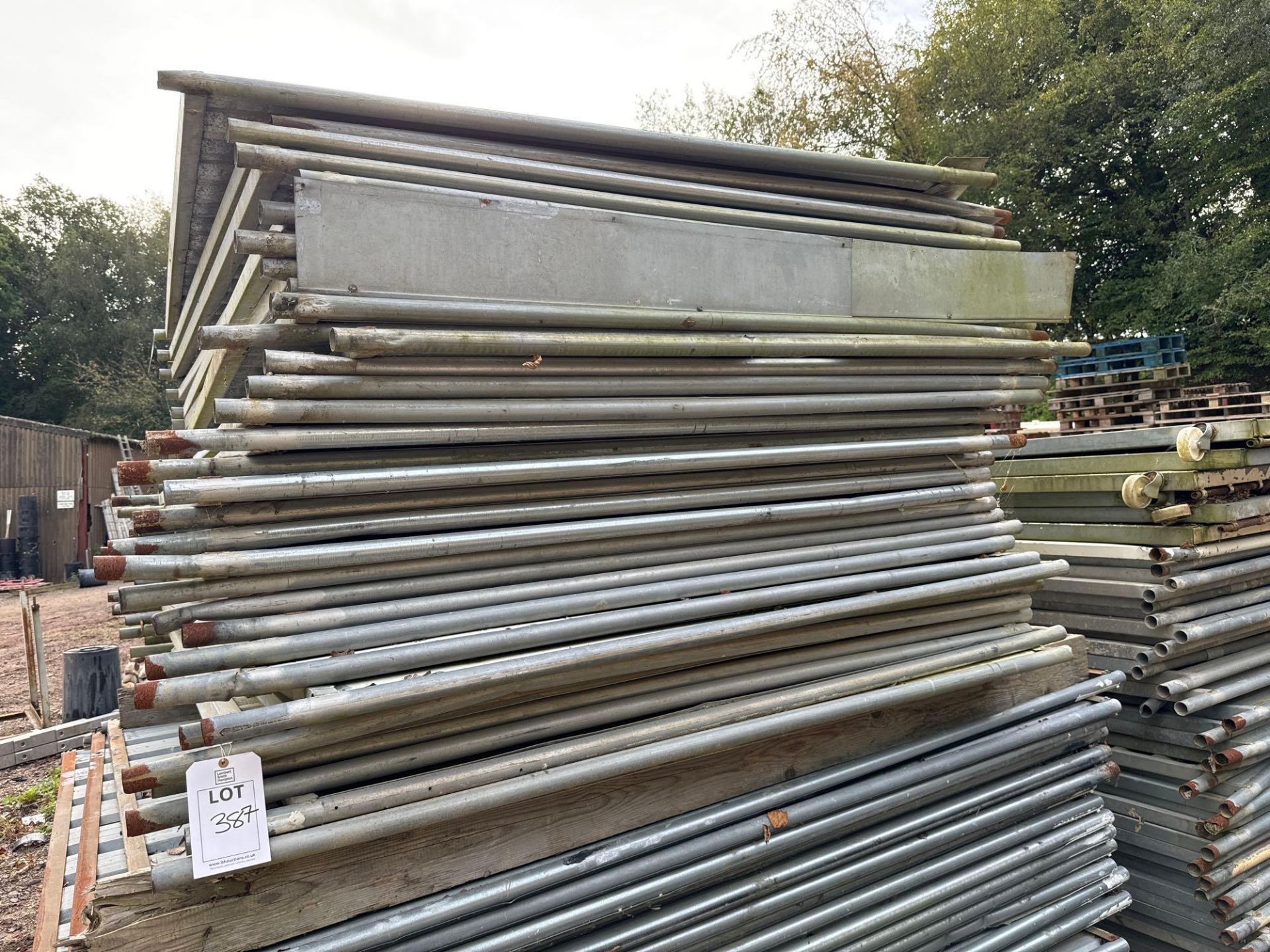 Approx 30Blockade fence panels c/w 36 feet