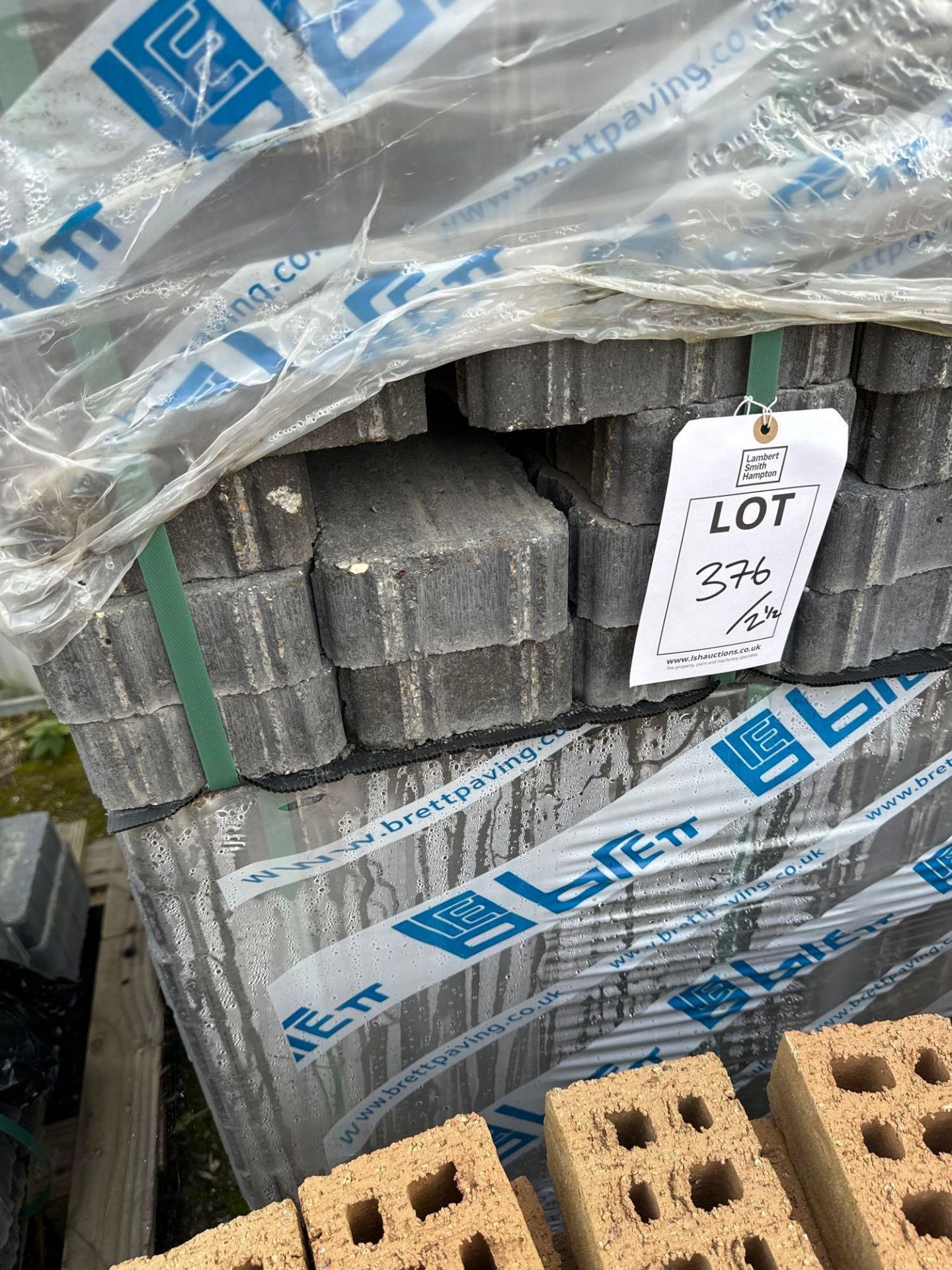 Two and a half pallets of grey Brett paving bricks - Image 2 of 2