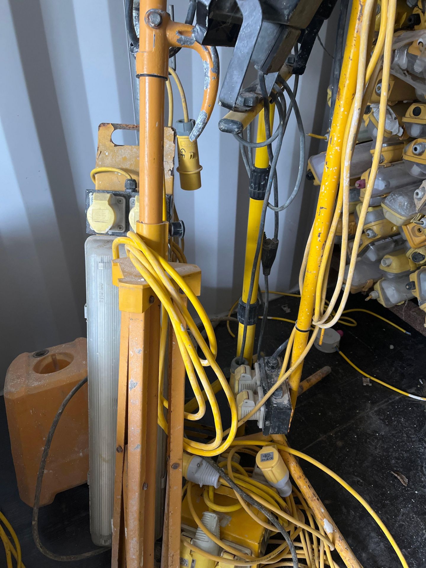 Four tripod site lights, Two splitter boxes and a twin tube light.