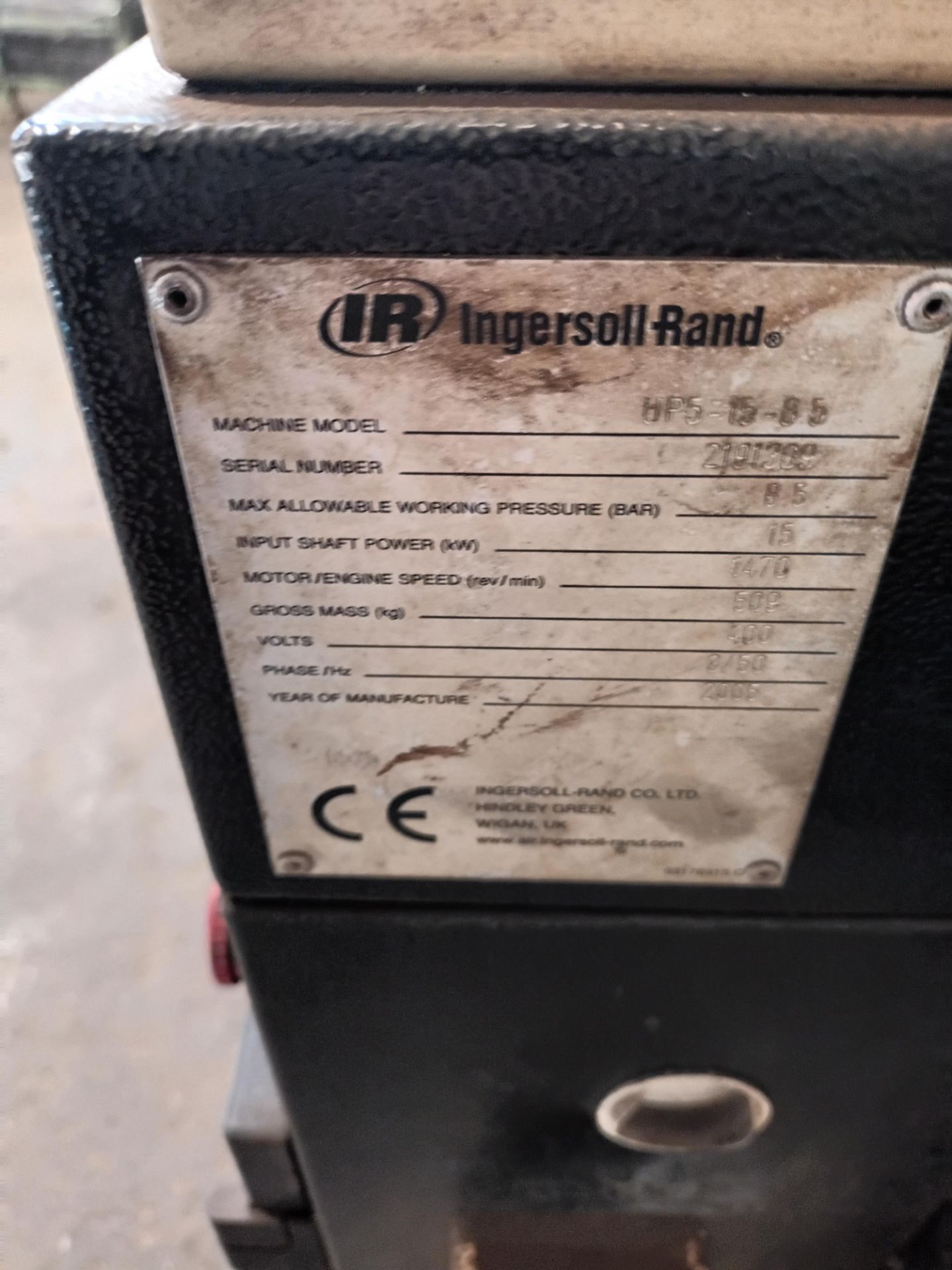 Ingersoll Rand UP5 15-85 packaged air compressor, 8.5 bar Serial no. 2191369 (2005) - Image 2 of 3