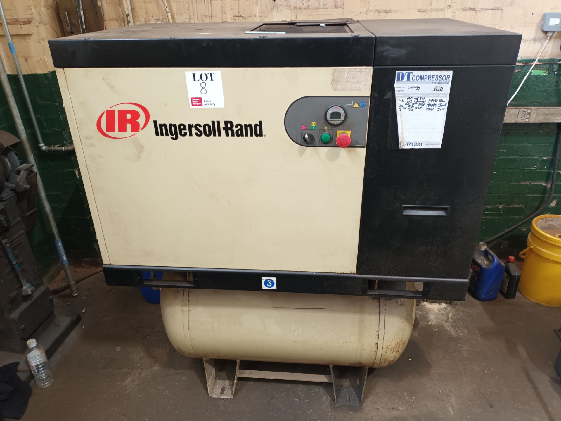 Ingersoll Rand receiver mounted packaged air compressor Serial no. 2150933 (2005)