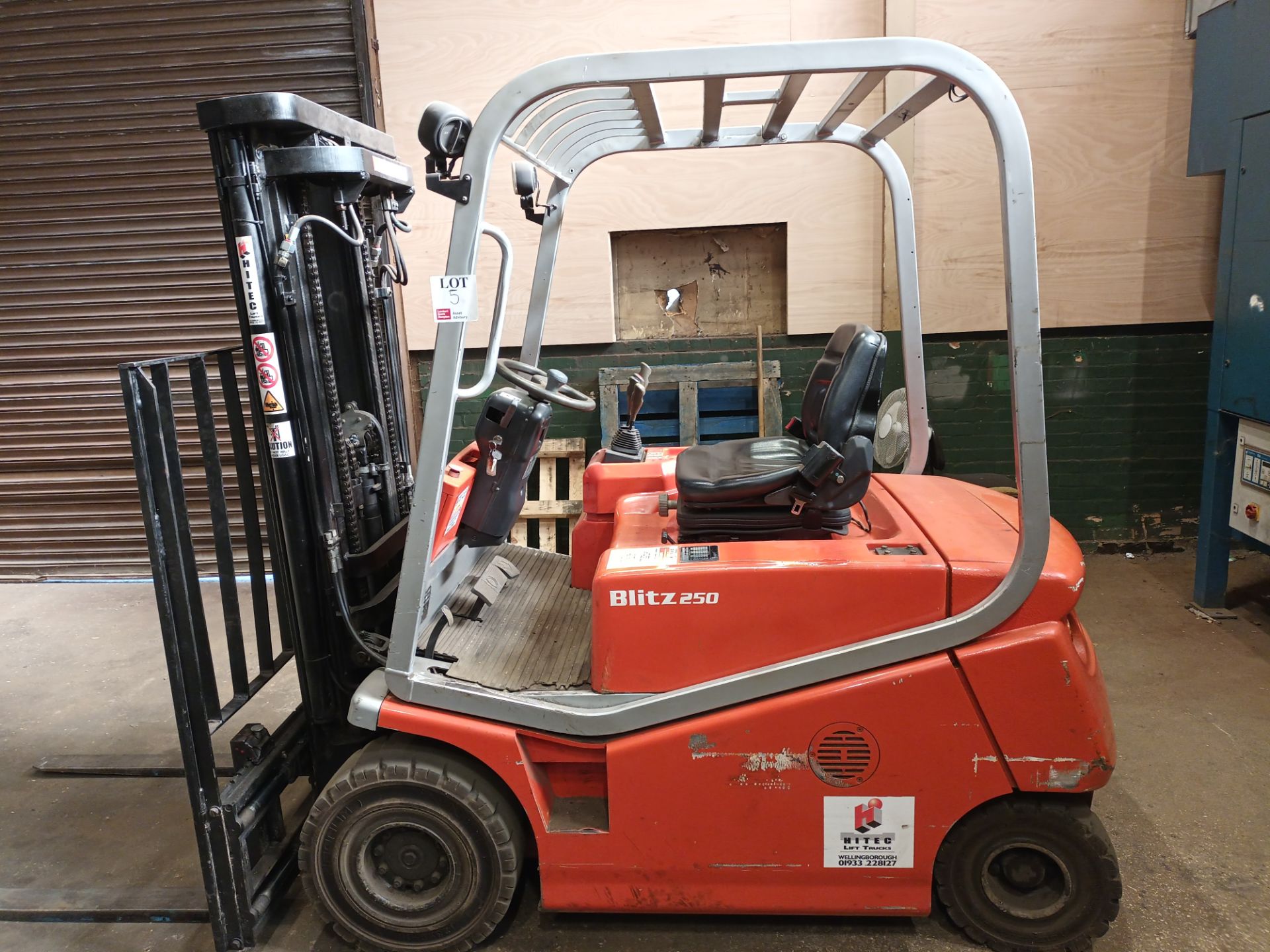 BT Blitz 250 model C4E 250v electric counterbalance forklift with side shift, 2,500Kg capacity - Image 2 of 6