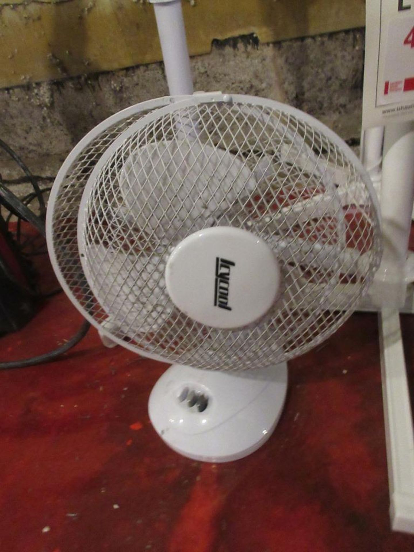 Three pedestal fans, 1 x desk fan - Image 3 of 4