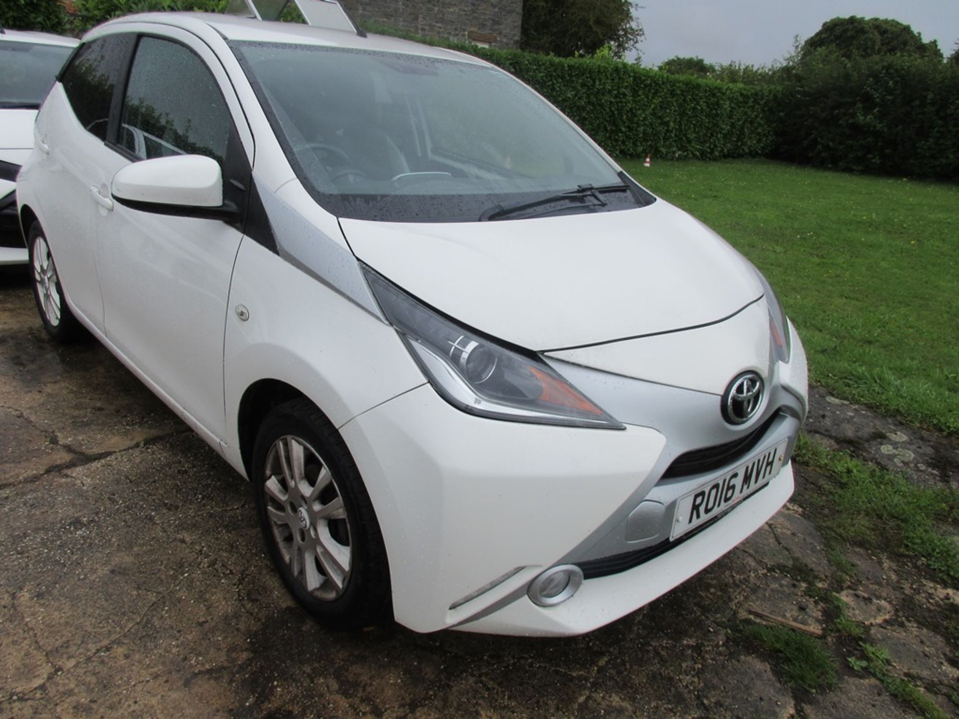 Toyota Aygo X-Pure Vvt-I Hatchback, 67bhp Registration: RO16 MVH Recorded mileage: 33,425 MOT: