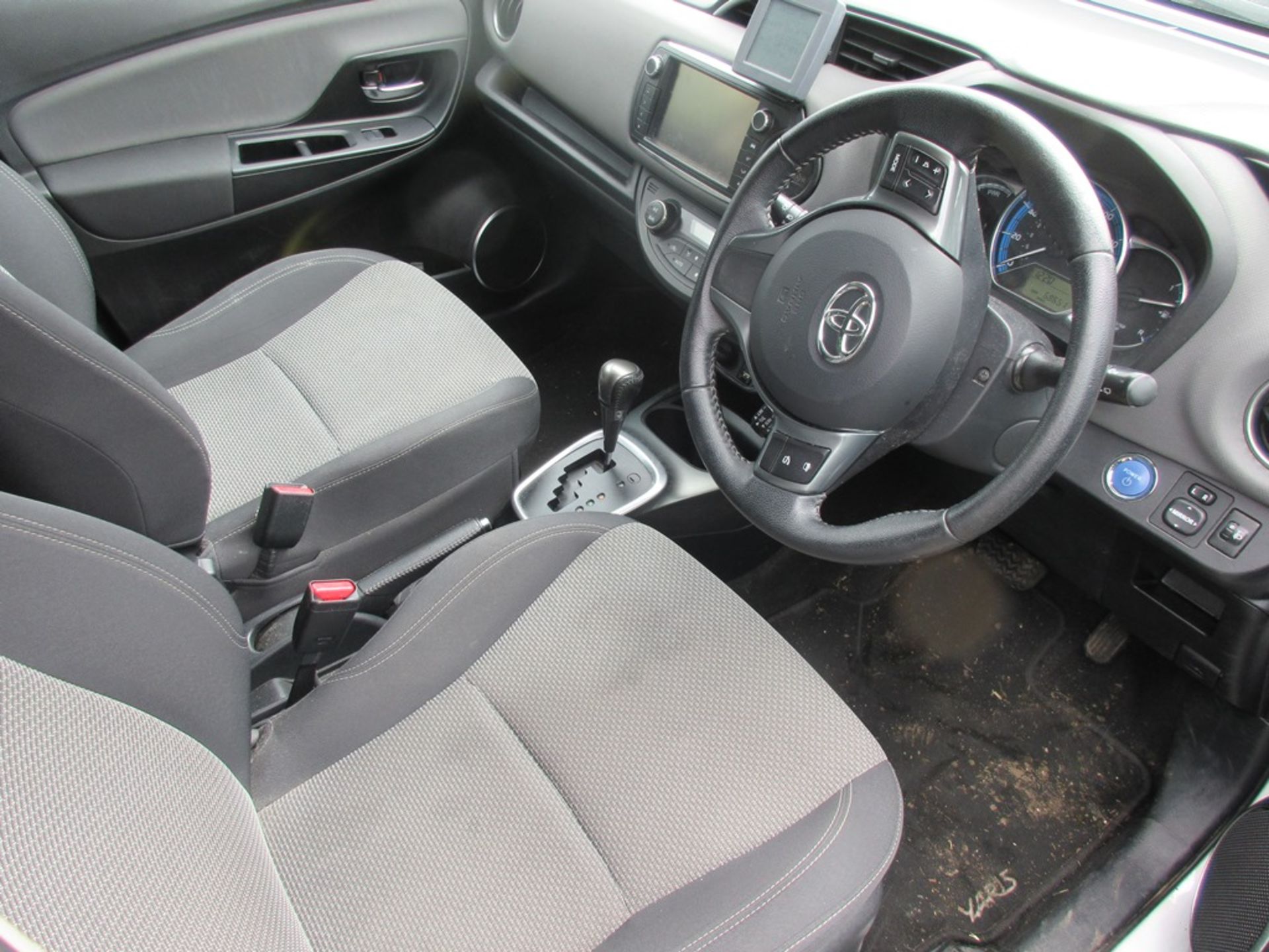 Toyota Yaris Icon Hybrid Vvt-I Cvt hatchback, 76bhp Registration: WD65 VPV Recorded mileage: 68, - Image 5 of 15