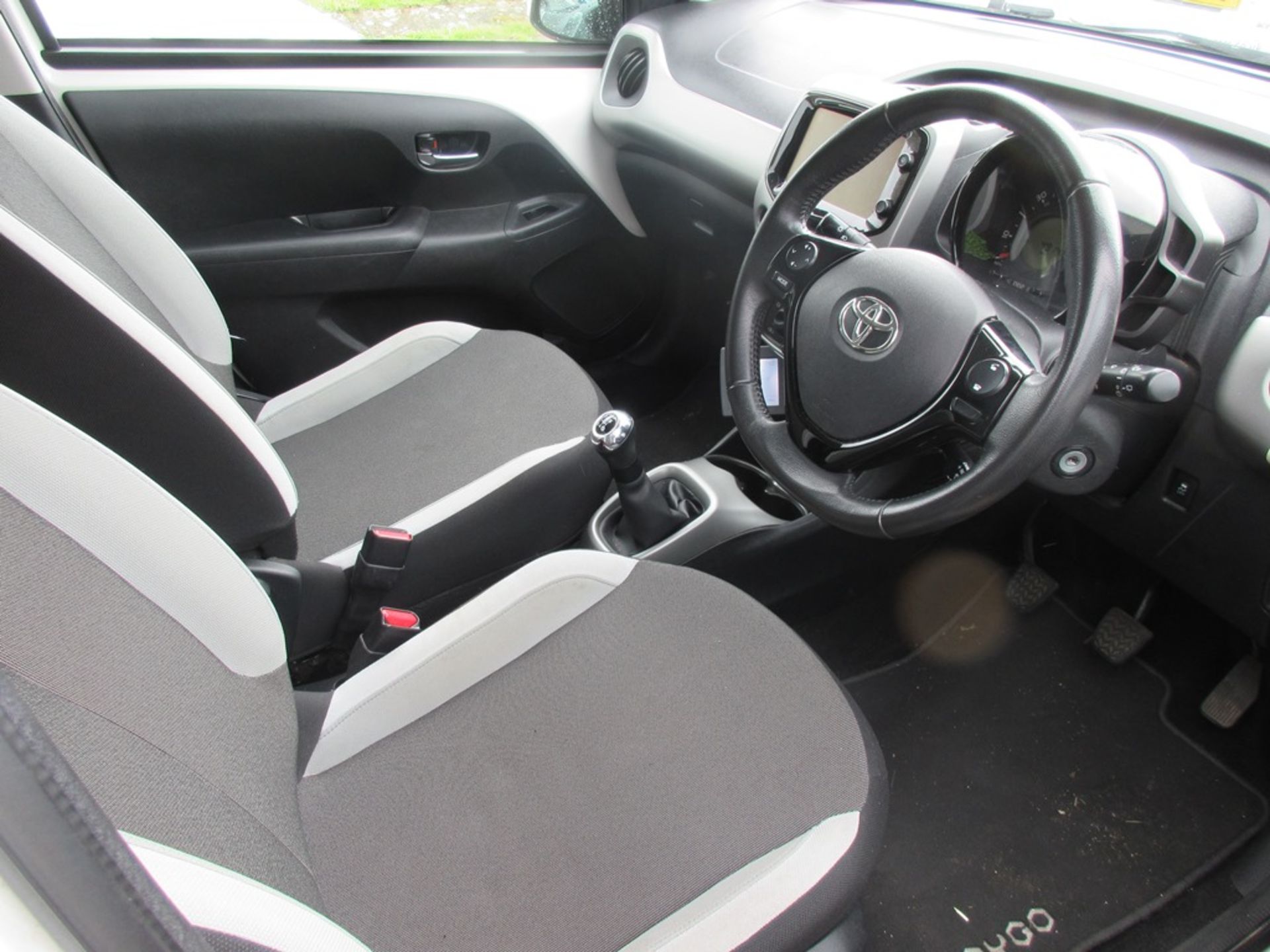 Toyota Aygo X-Play Vvt-I petrol hatchback, 67bhp Registration: WA66 VEK Recorded mileage: 49,140 - Image 12 of 14