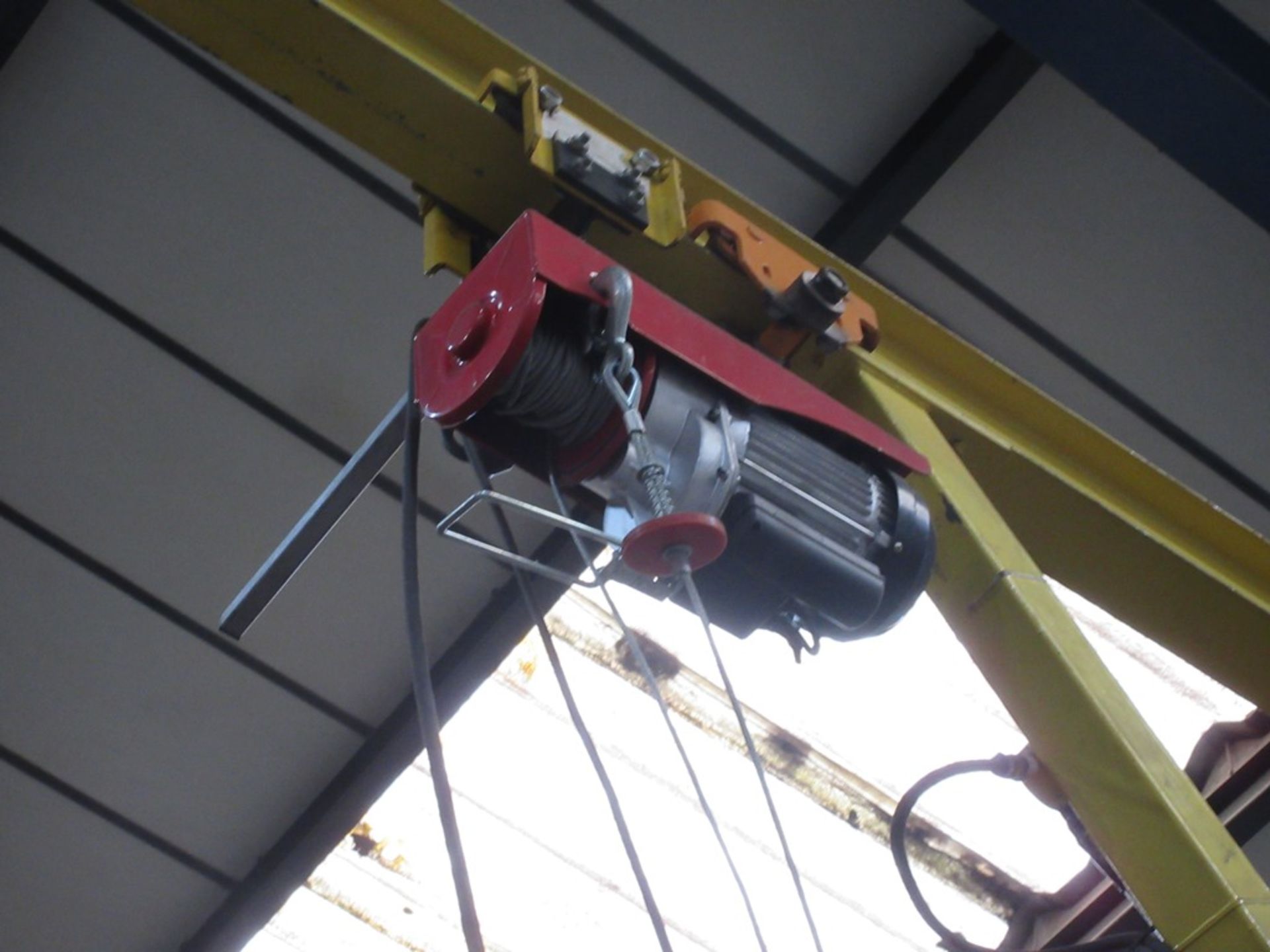 1000kg mobile steel A framed crane gantry, Vevor PA1000 hoist and pendant control, approx. 4m - Bild 2 aus 5