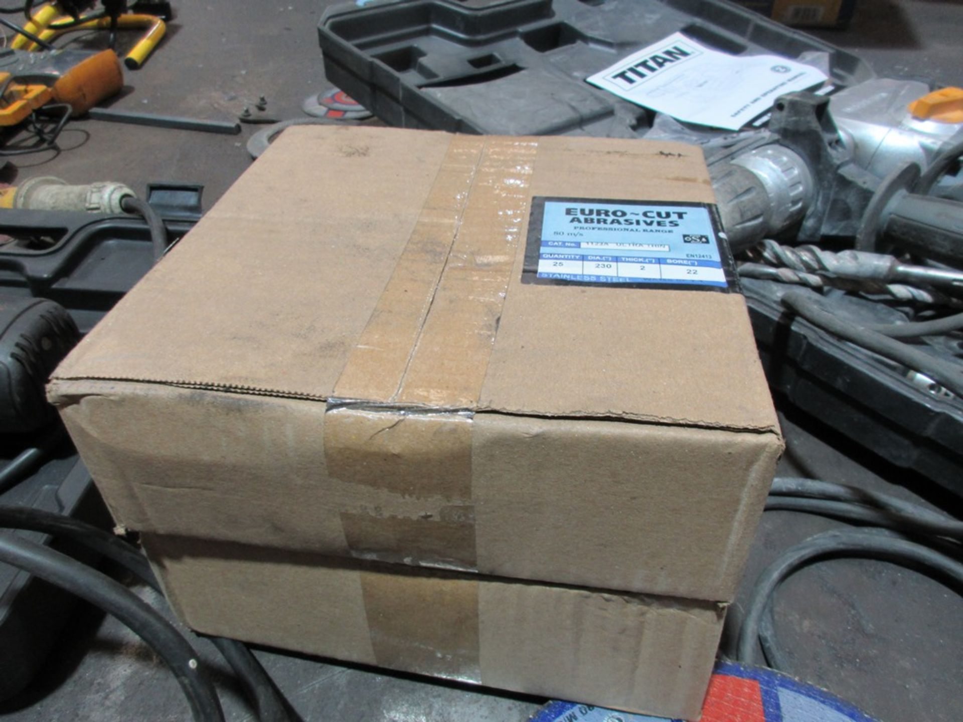 Bosch VS22-230H angle grinder and two boxes of Euro-Cut abrasives - Image 2 of 4