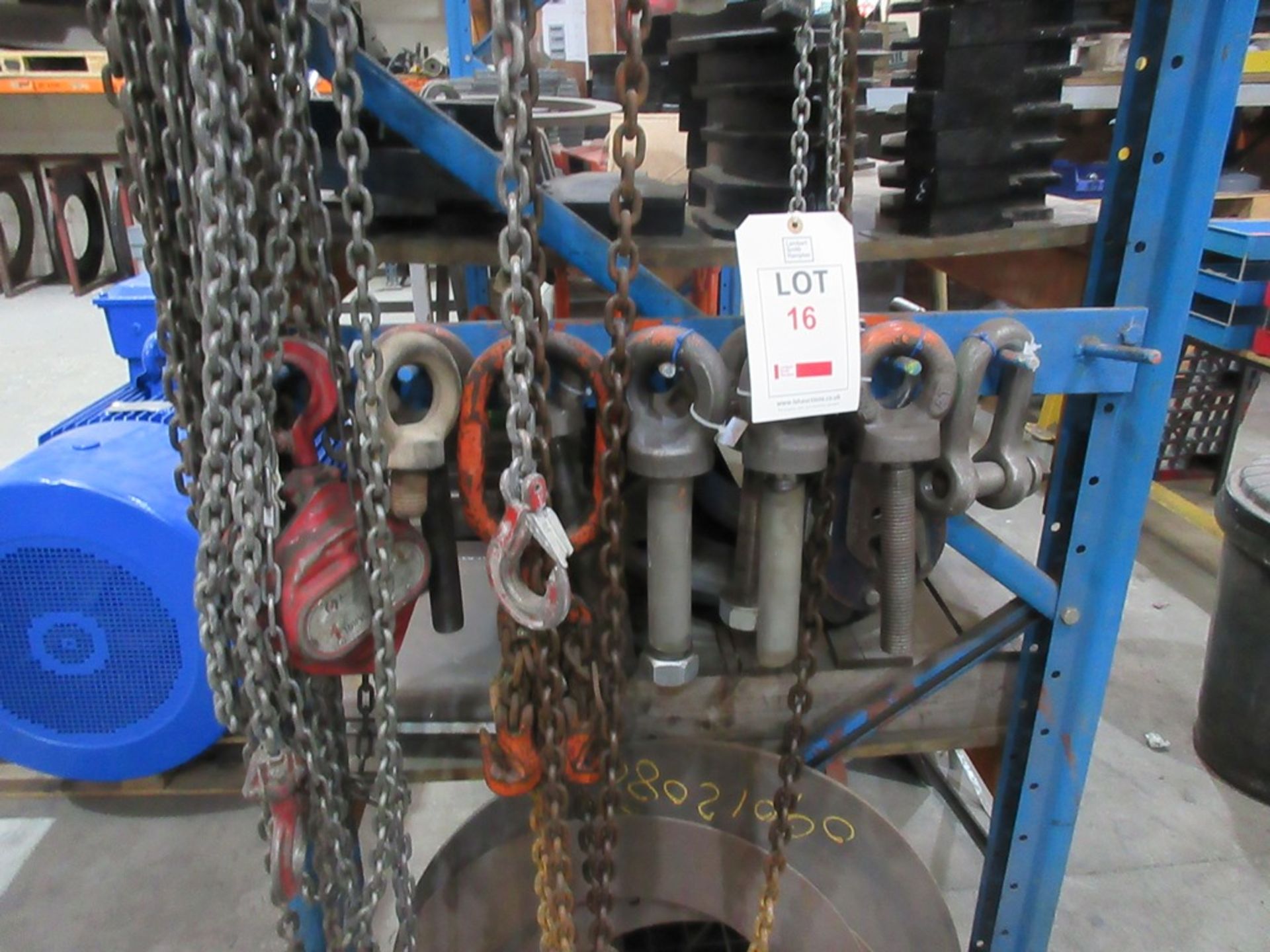 Quantity of assorted lifting chains, hooks, eyelets, Lifting Gear 1 ton chain block NB: This item - Image 3 of 6