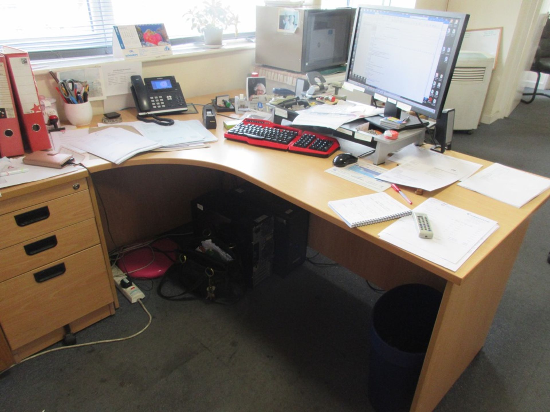 Light wood laminate L shaped desk, two 3-drawer laminate pedestals, 2-door cabinet and light wood - Image 2 of 6