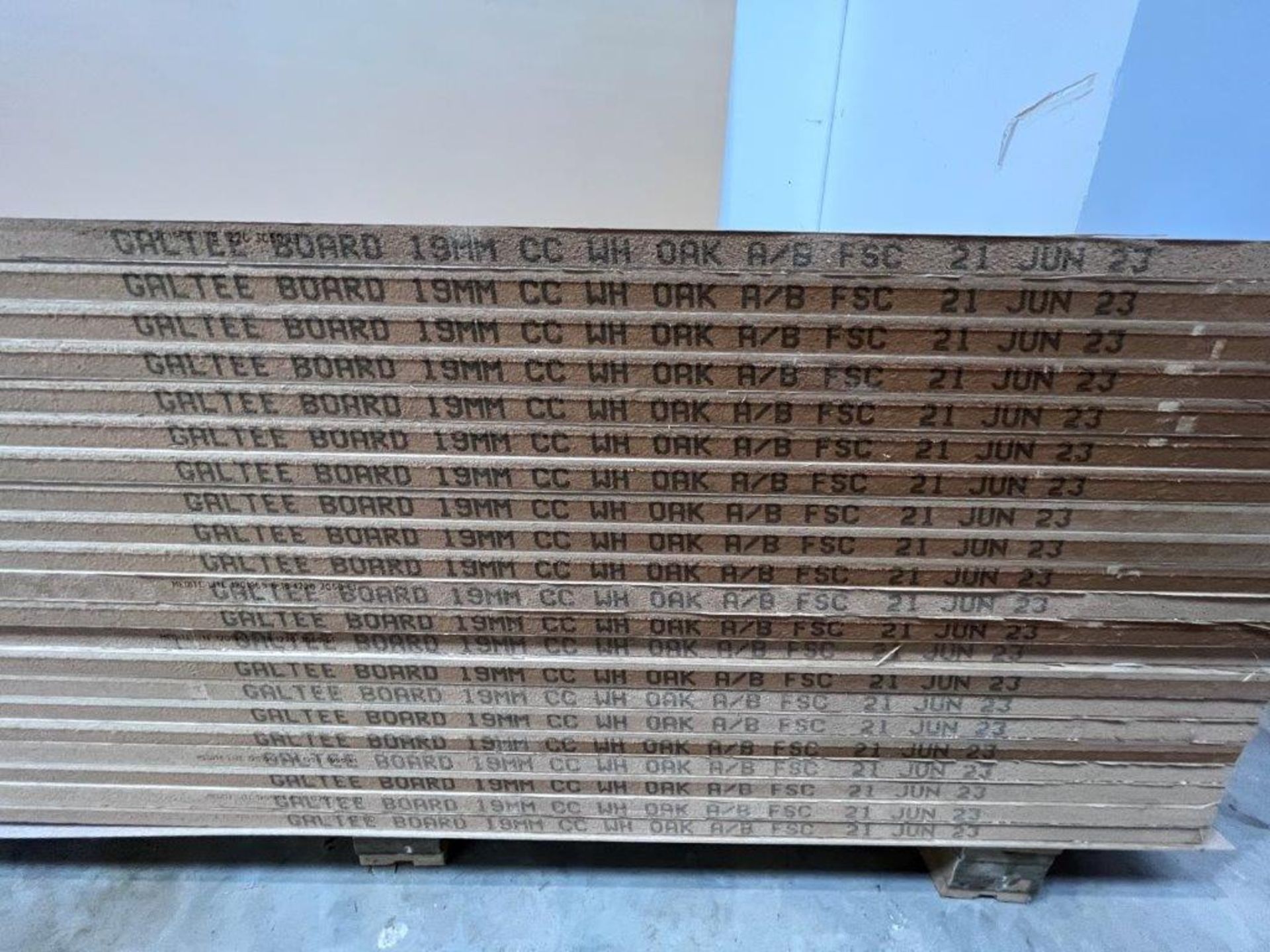 21 x boards of 19mm Galtee white oak, 10 ft. x 4 ft. - Image 2 of 3