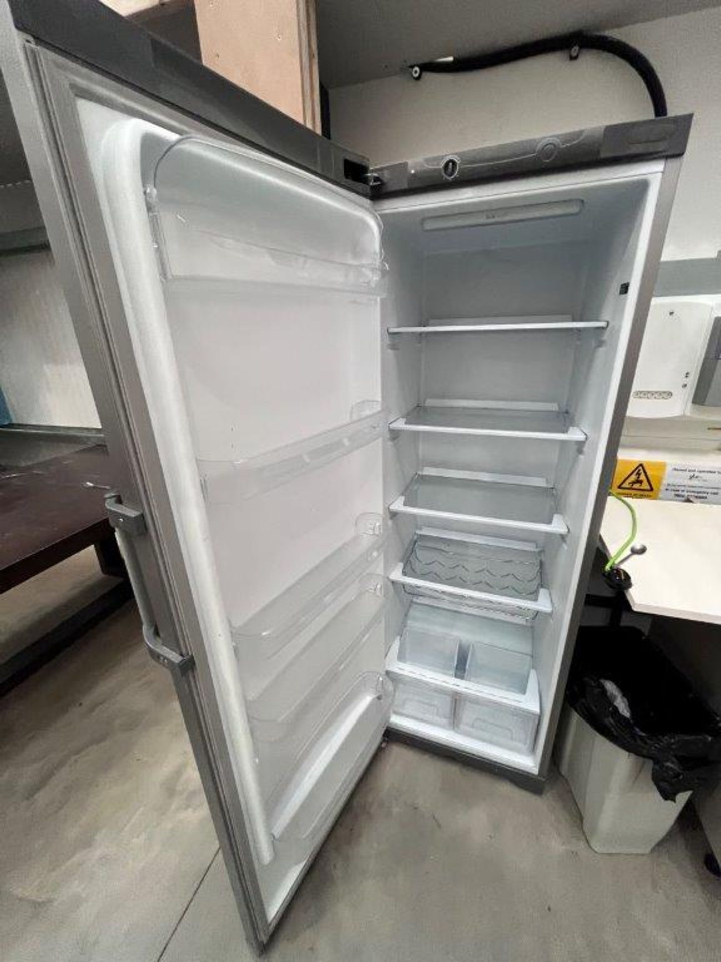 Hotpoint MC06 upright refrigerator - Image 2 of 3