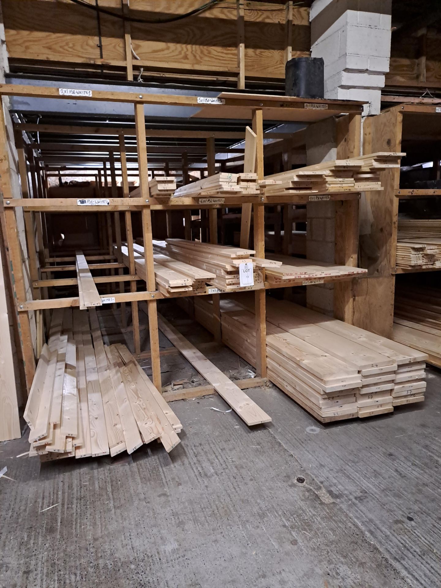 Quantity of Whites timber lengths to 1 x rack (various sizes) (Shelving excluded) Please ensure