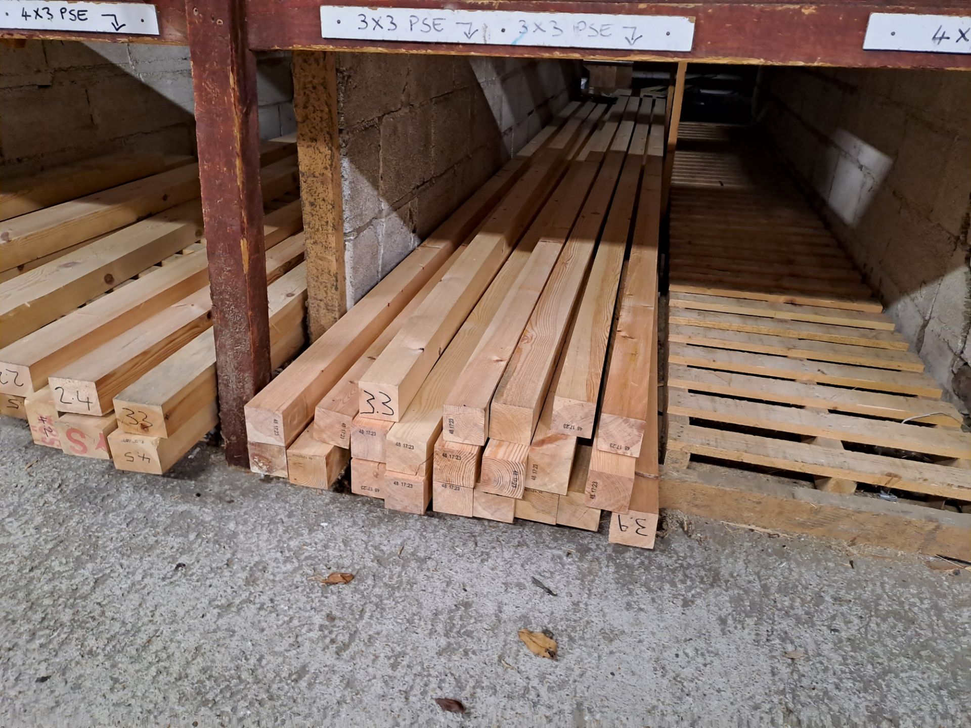 Quantity of various timber lengths, skirting etc. to 1 x rack (Racks excluded) Please ensure - Image 3 of 9