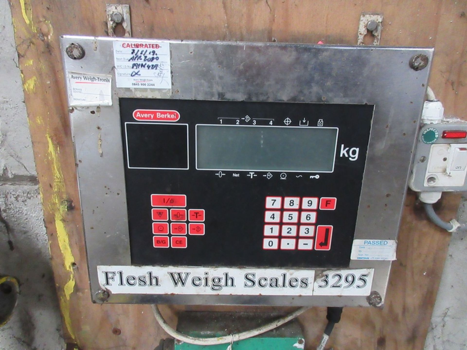 Avery Berkel platform digital weighing scales, 5' x 6' 6", 240v - Image 2 of 3