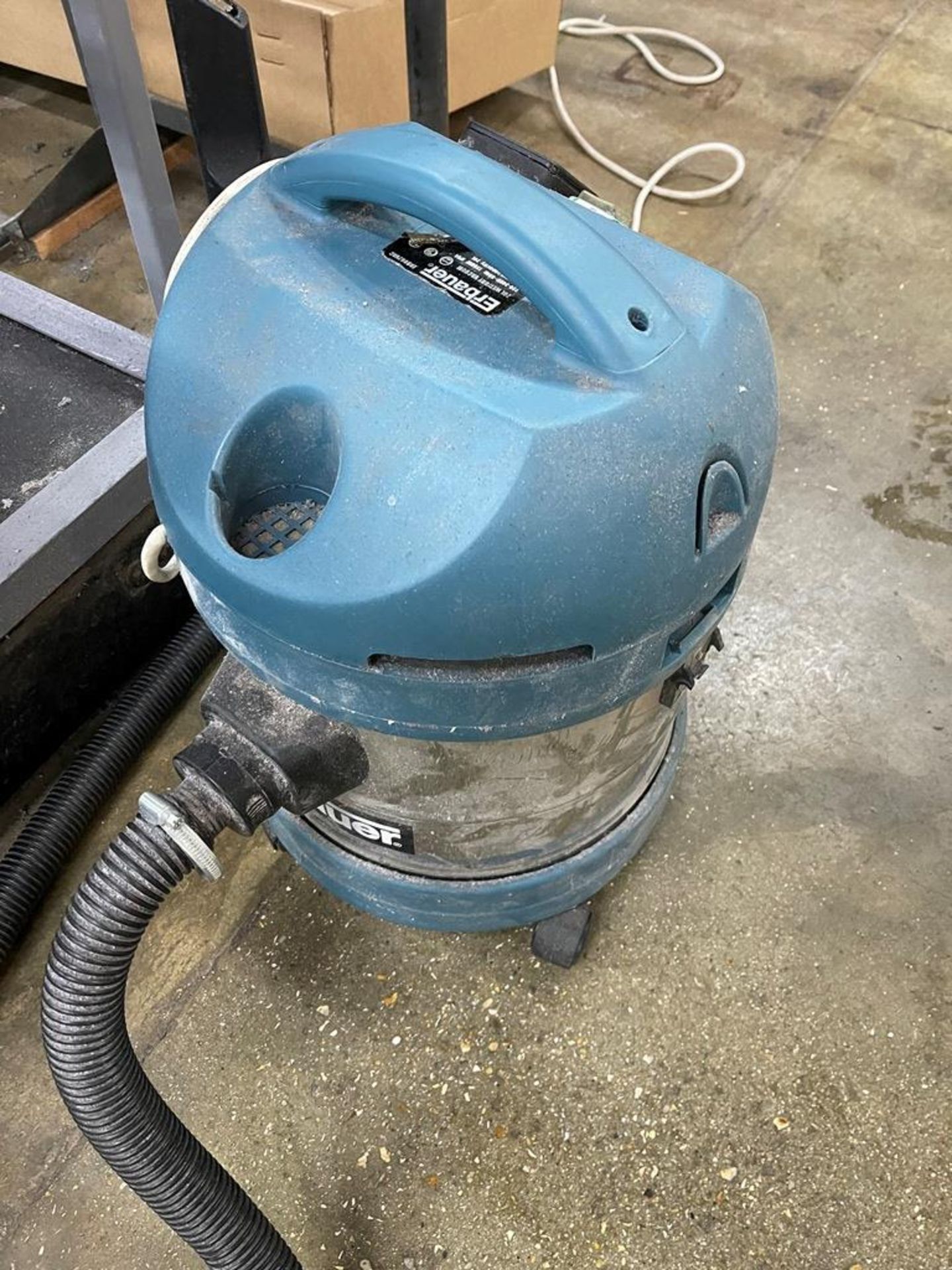 Erbauer ER8062VAC hoover with 240v port - Image 2 of 3