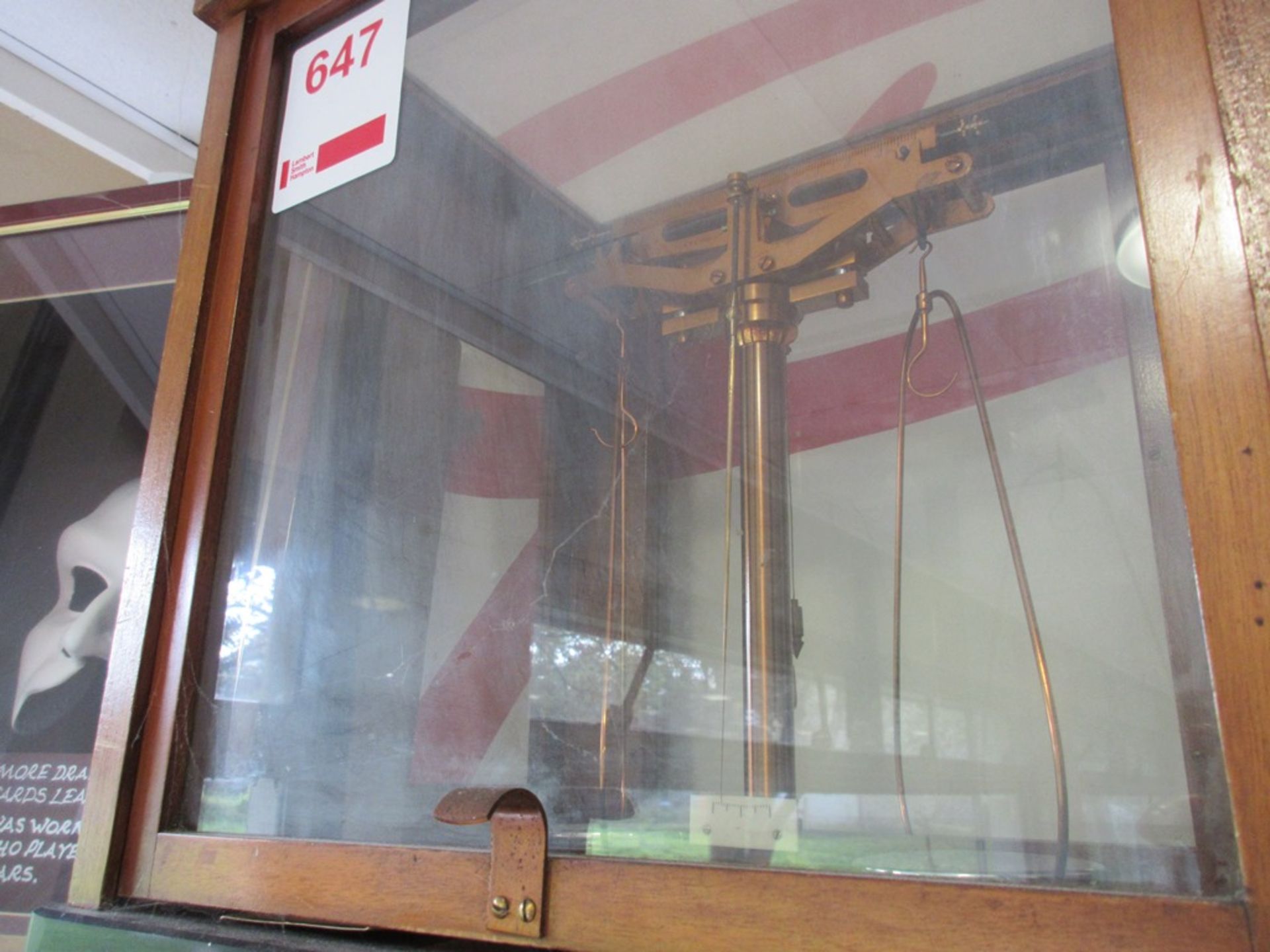 Oertling weighing scales in glass case - Image 2 of 4