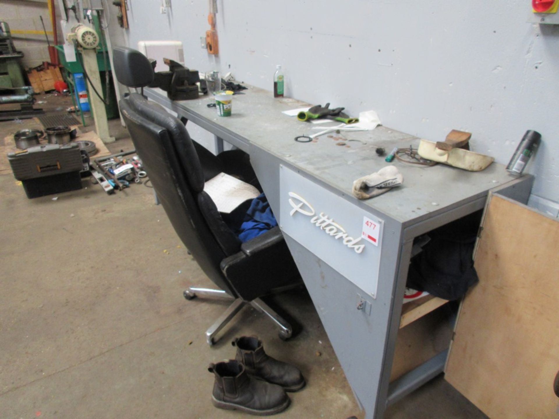 Timber frame/metal top workbench, 2.4m x 620mm, with Record No. 3 bench vice, 4" - Image 2 of 5