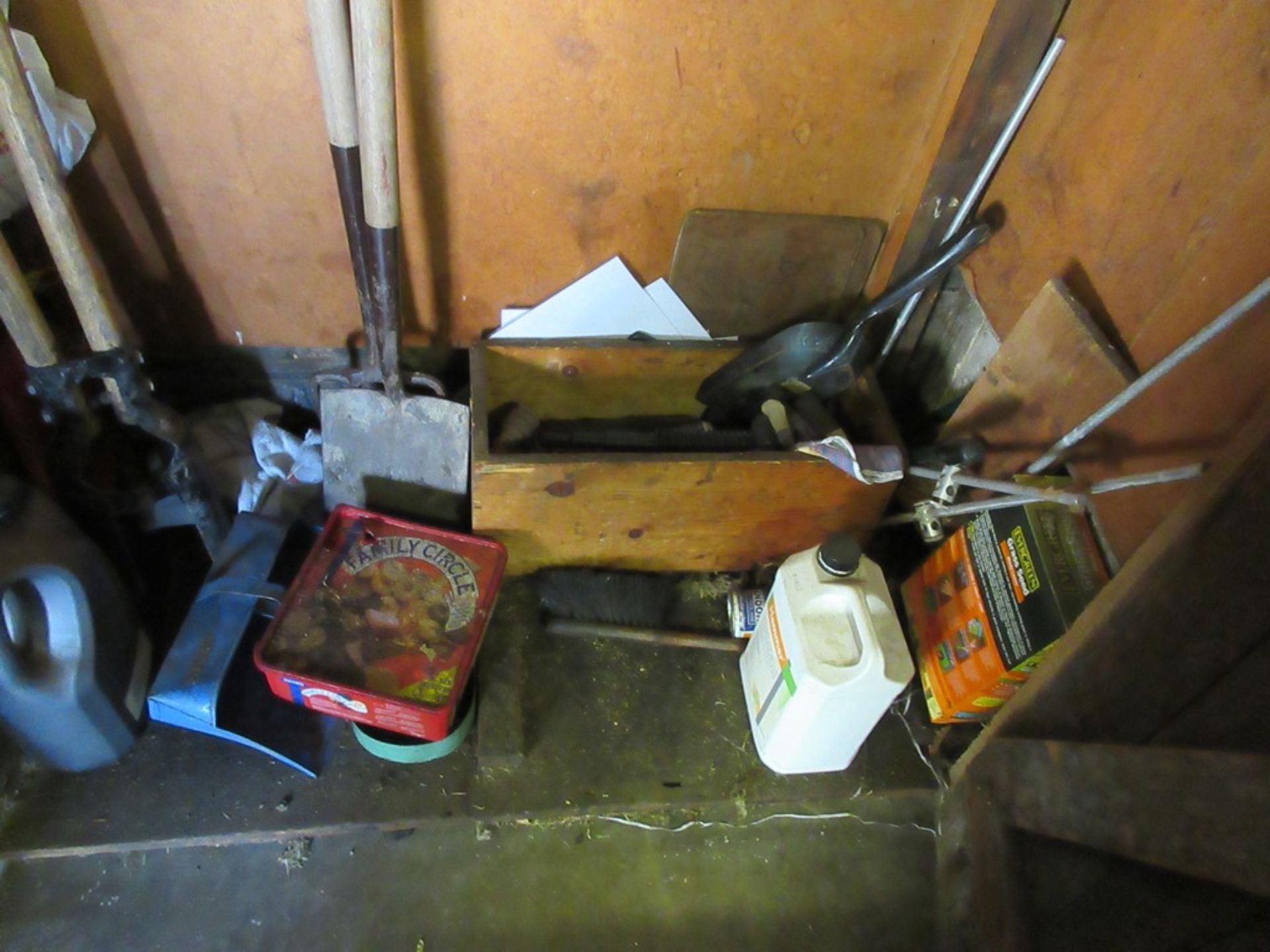 Storage cupboard and 4 drawer filing cabinet both with contents including post hole spade, spades, - Image 3 of 4