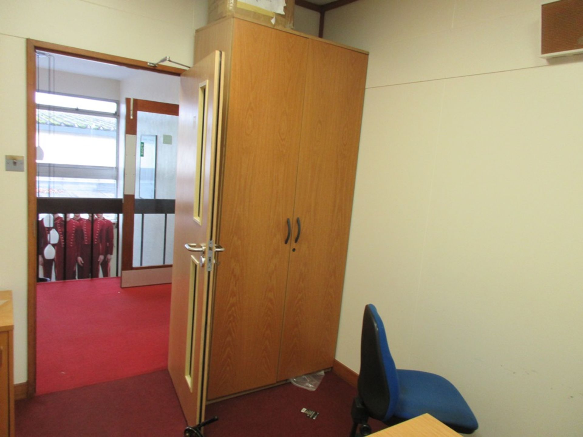Contents of office including wood effect single pedestal corner workstation, wood effect 2-door - Image 2 of 5