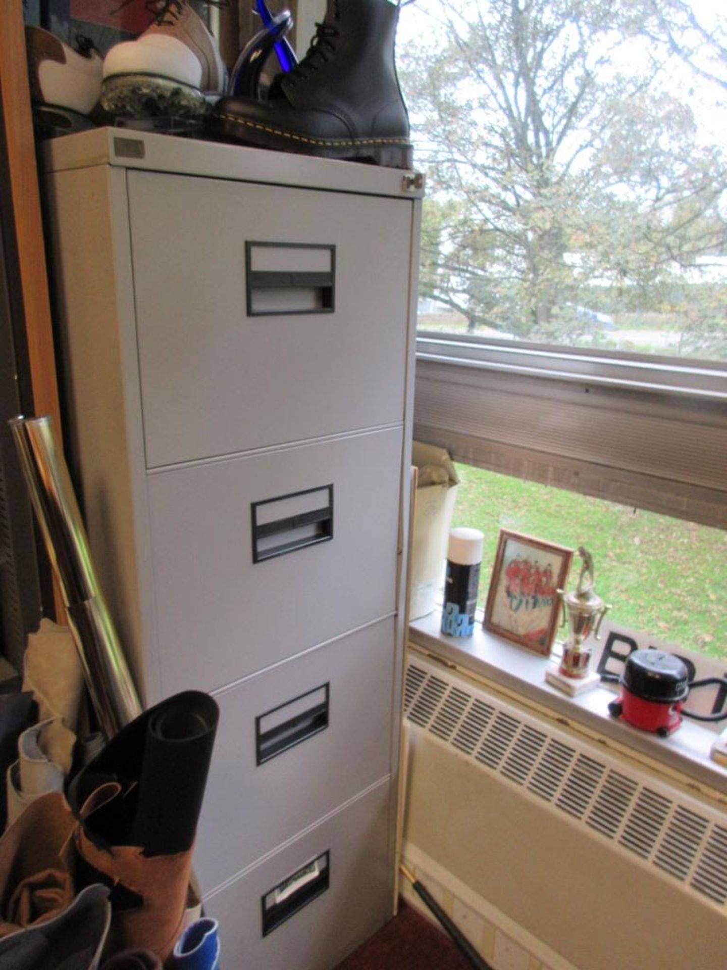 Metal 4-drawer filing cabinet, 1 x metal 2-door storage cupboard - excluding any contents - Bild 2 aus 3