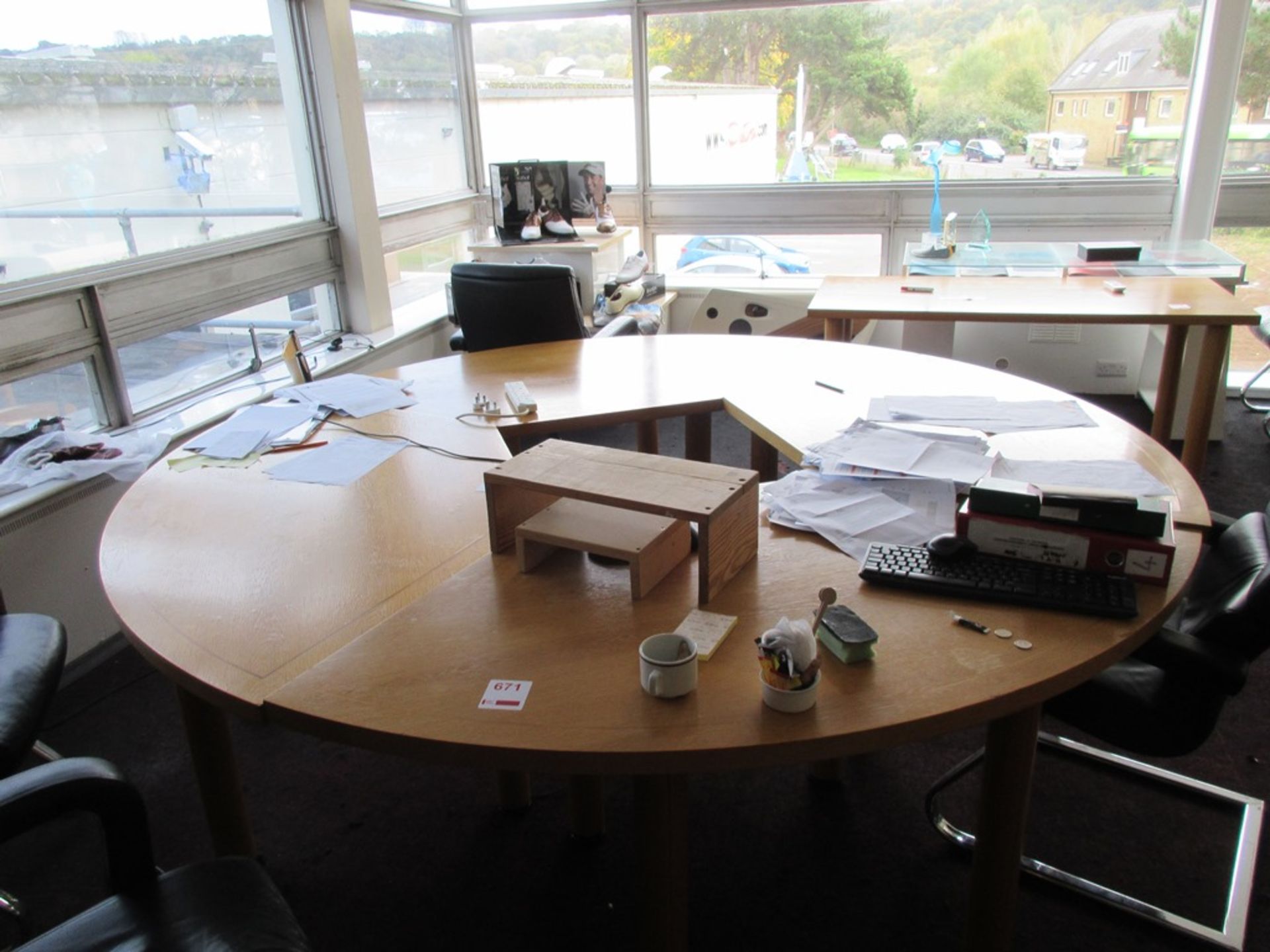 Four light wood effect 4-section circular boardroom table, approx. total dia. 2.4m - Bild 2 aus 3