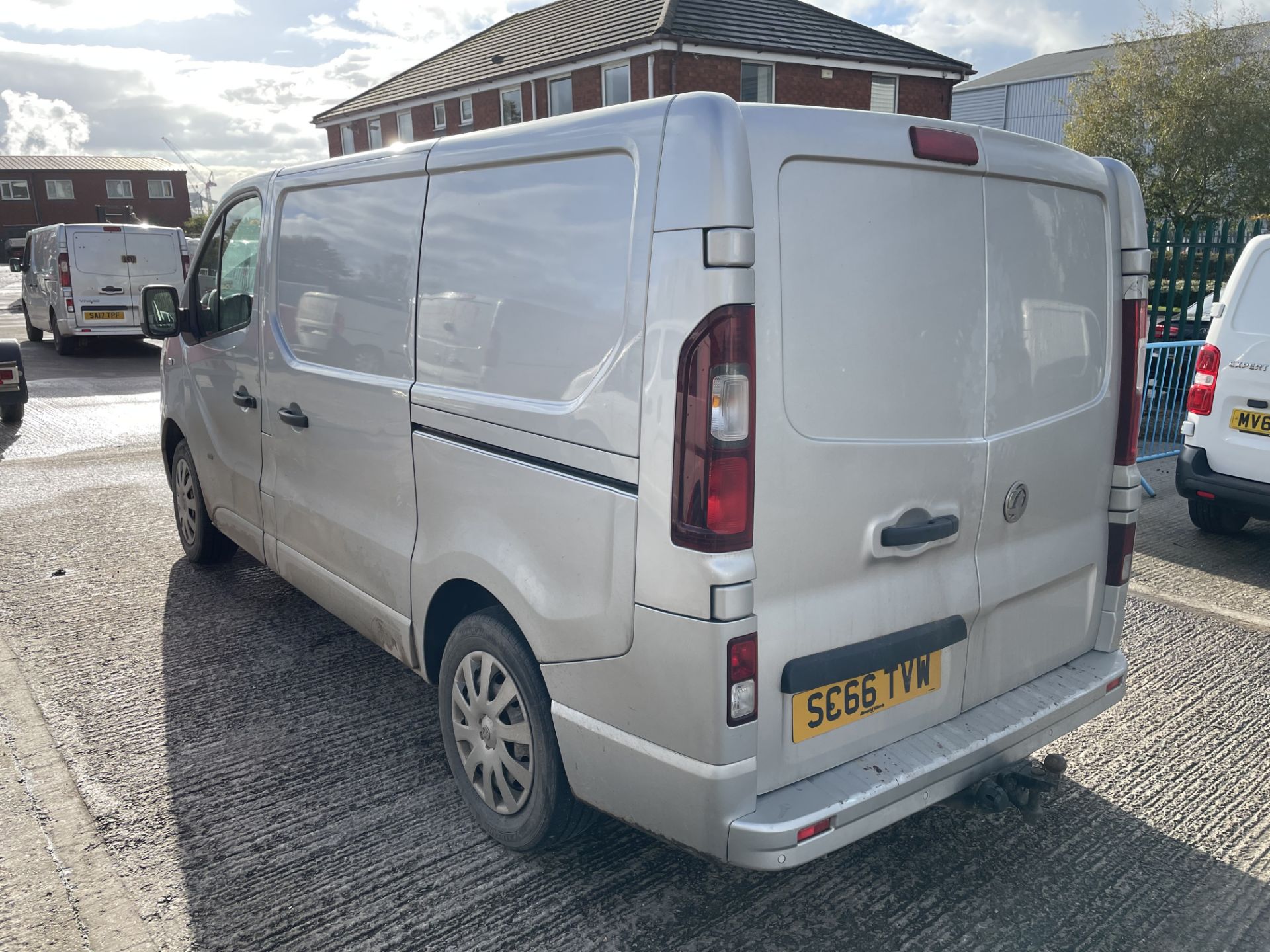 Vauxhall Vivaro 2700 Sportive CDTI Panel Van Reg: SC66 TVW, Mileage: 116,280 , DOR: 28/12/2016, MOT: - Image 4 of 13