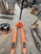 Loadsurfer 2,500kg hydraulic pallet truck