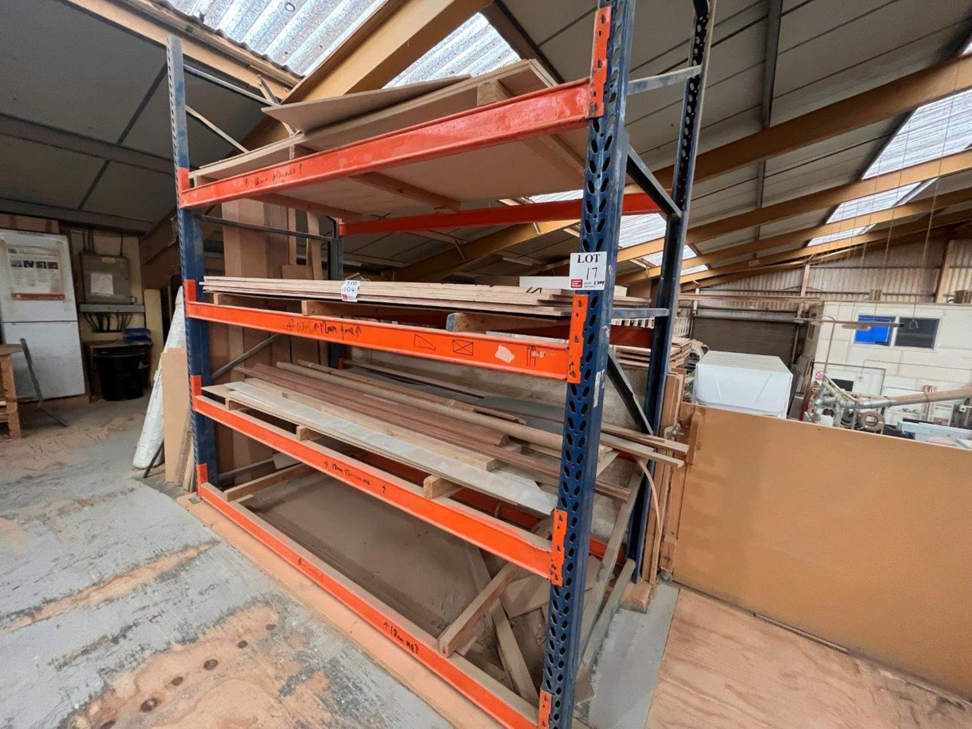 Two bays steel boltless pallet racking comprised of 10 pairs of beams (width 2700mm) and 4