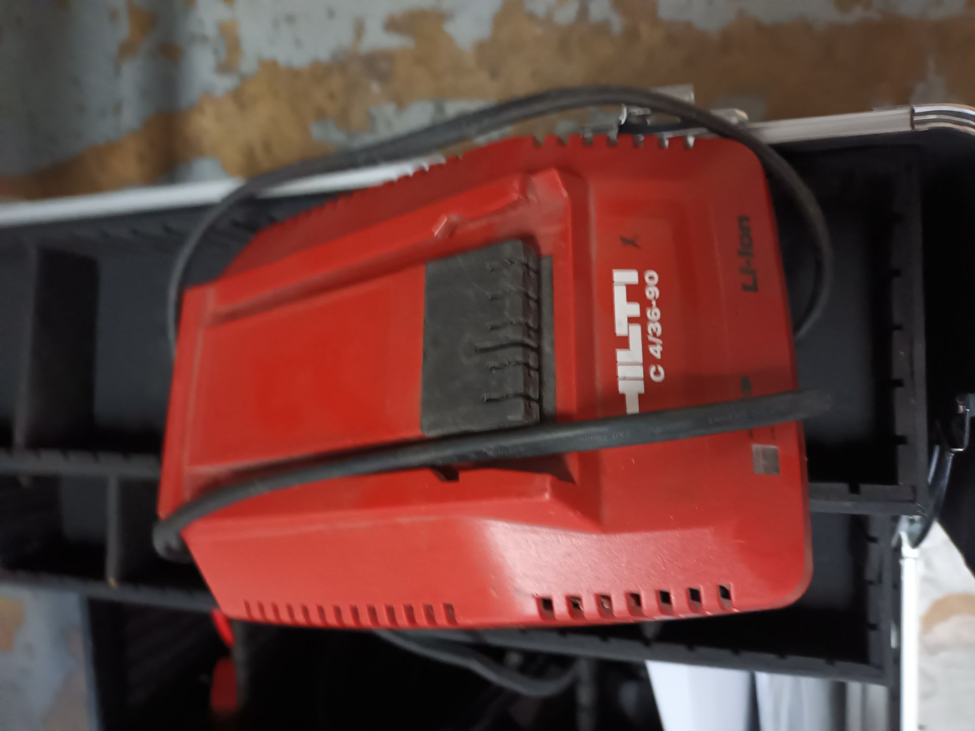 Unbranded expandable tool box with Hilti C/436-90 charger - Image 3 of 4