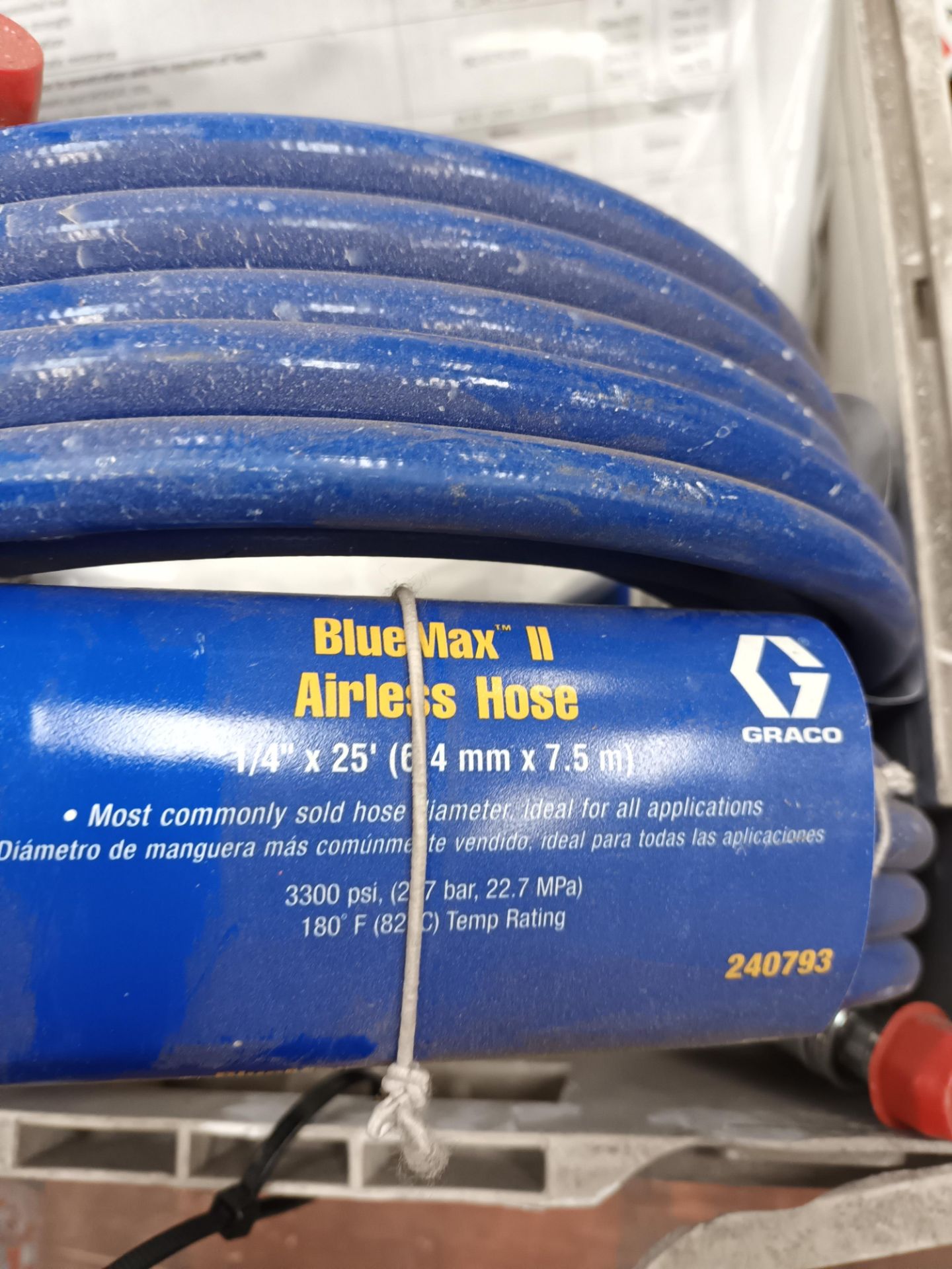 Two BlueMax II airless hoses with various protective overalls - Image 2 of 4