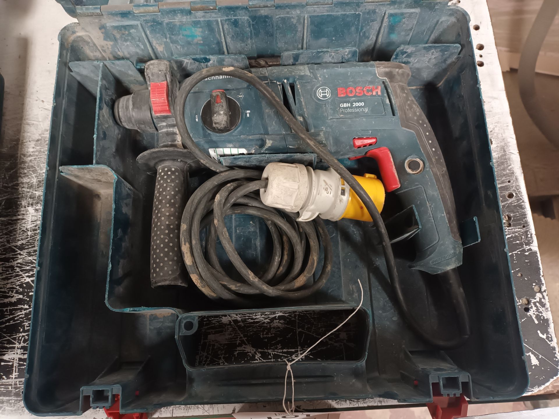 Bosch GBH2000 rotary hammer drill with carry case