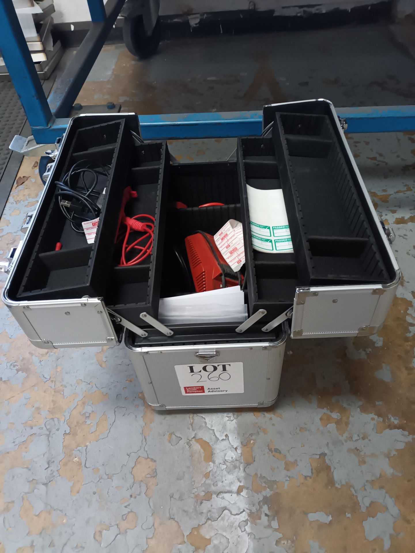 Unbranded expandable tool box with Hilti C/436-90 charger - Image 2 of 4