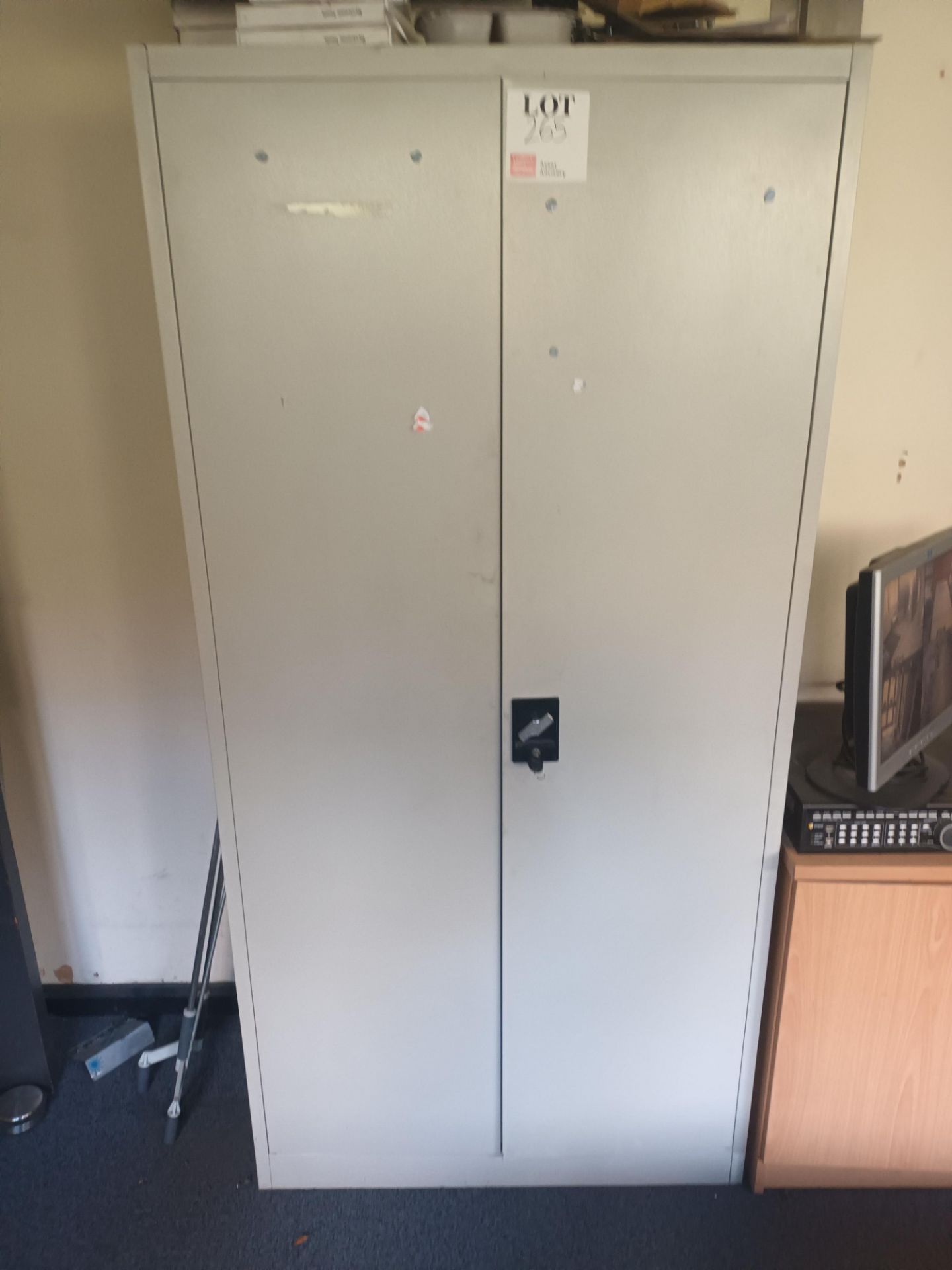 Two metal two door cabinets to include contents of a small quantity of stationery (as lotted) - Image 2 of 5