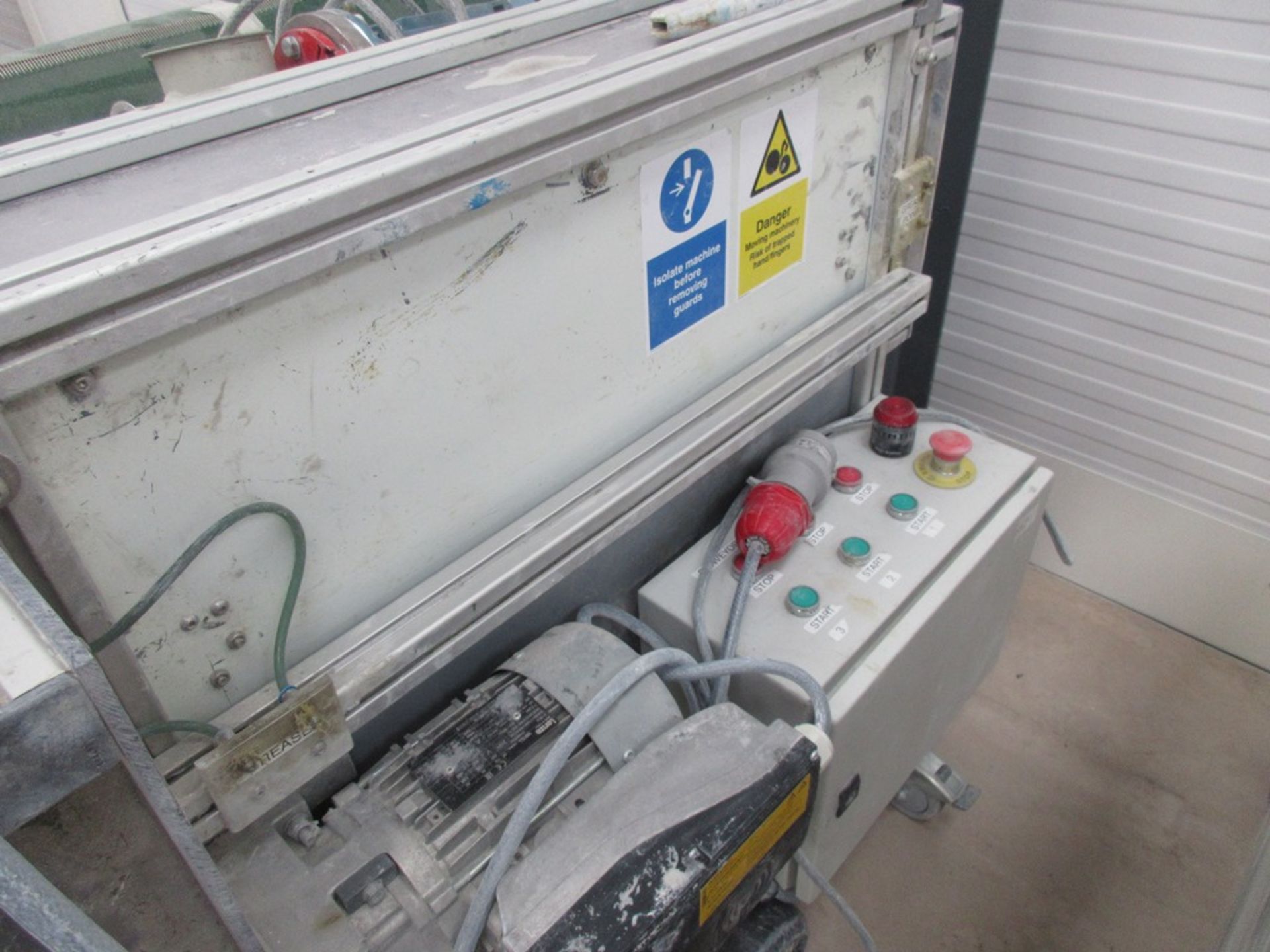 Un-named conveyor fed product masher, 650mm infeed belt conveyor, mash dimensions 700 x 200mm - Image 3 of 4