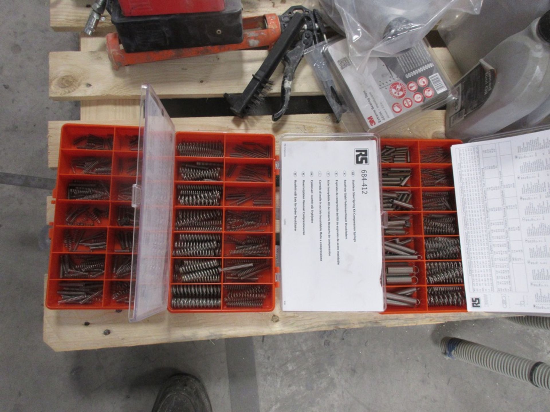 Pallet of miscellaneous lot to include tooling, compression kits, lubricant applicators, vacuum - Image 5 of 9