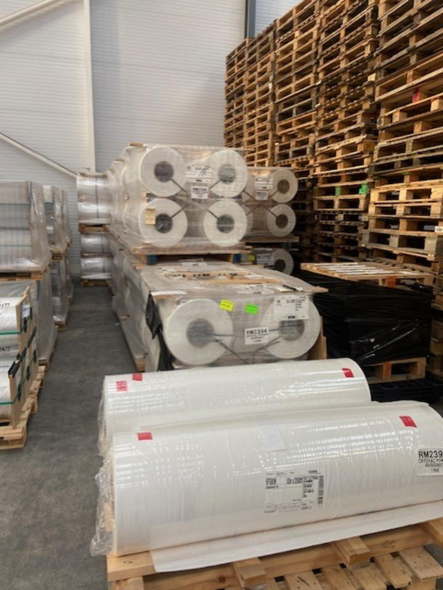 Sixteen pallets x 4rolls, 2 pallets x 2 rolls of Cryovac, 1005m² per roll, amount 51,680